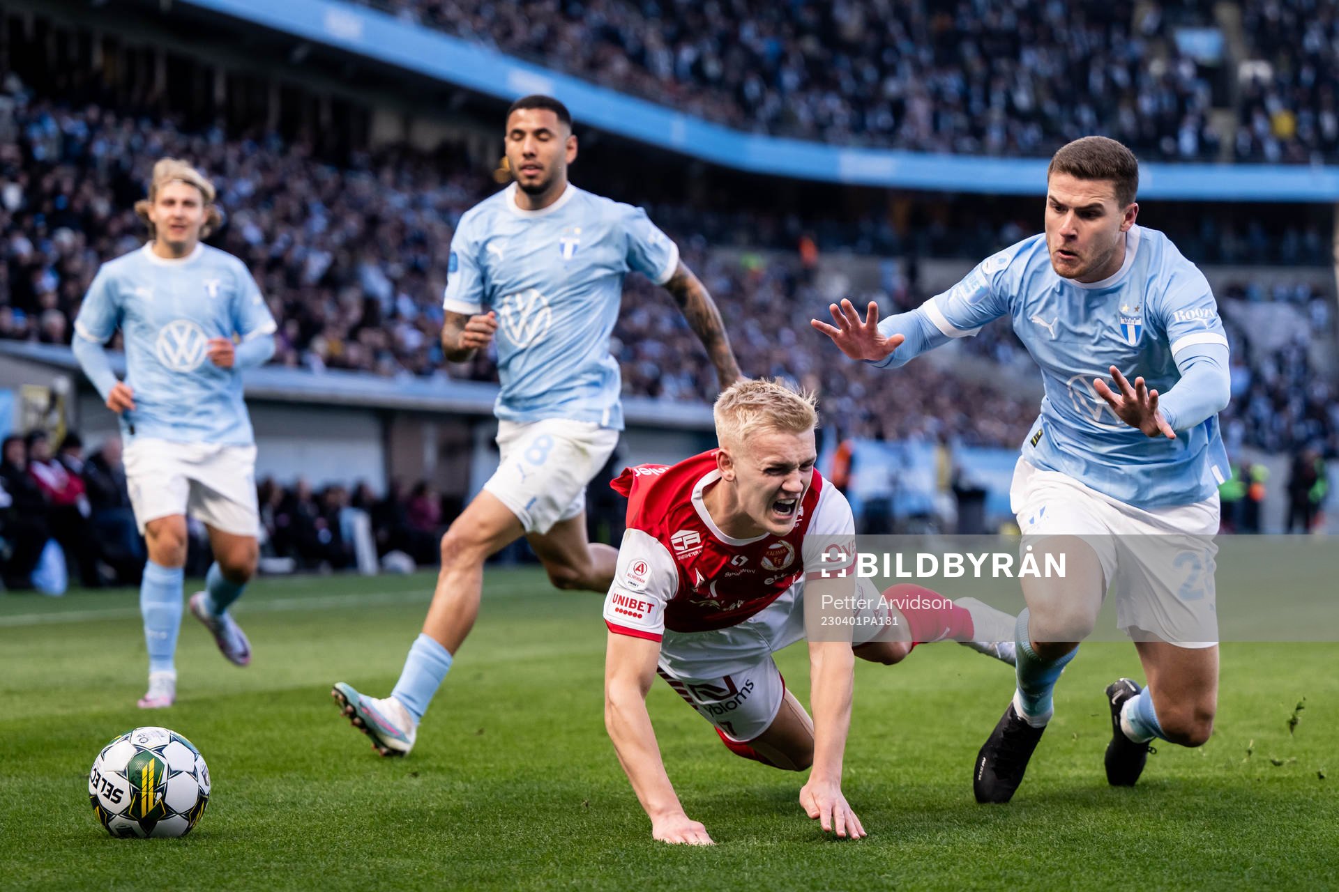 Kalmars Carl Gustafsson och Malmö FFs Gabriel Busanello