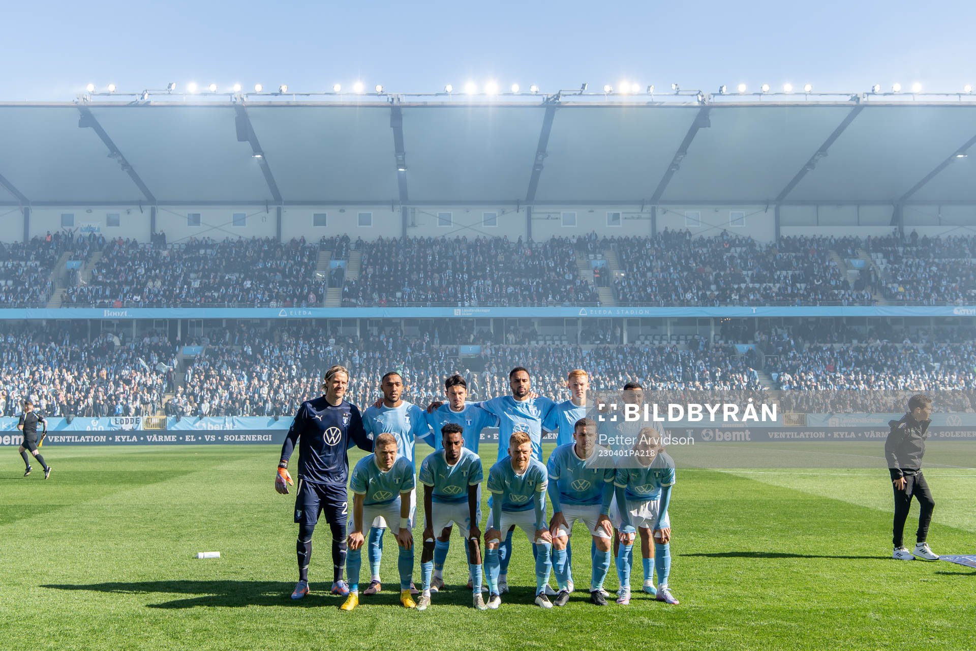 Malmö FFs spelare ställer upp för lagbild