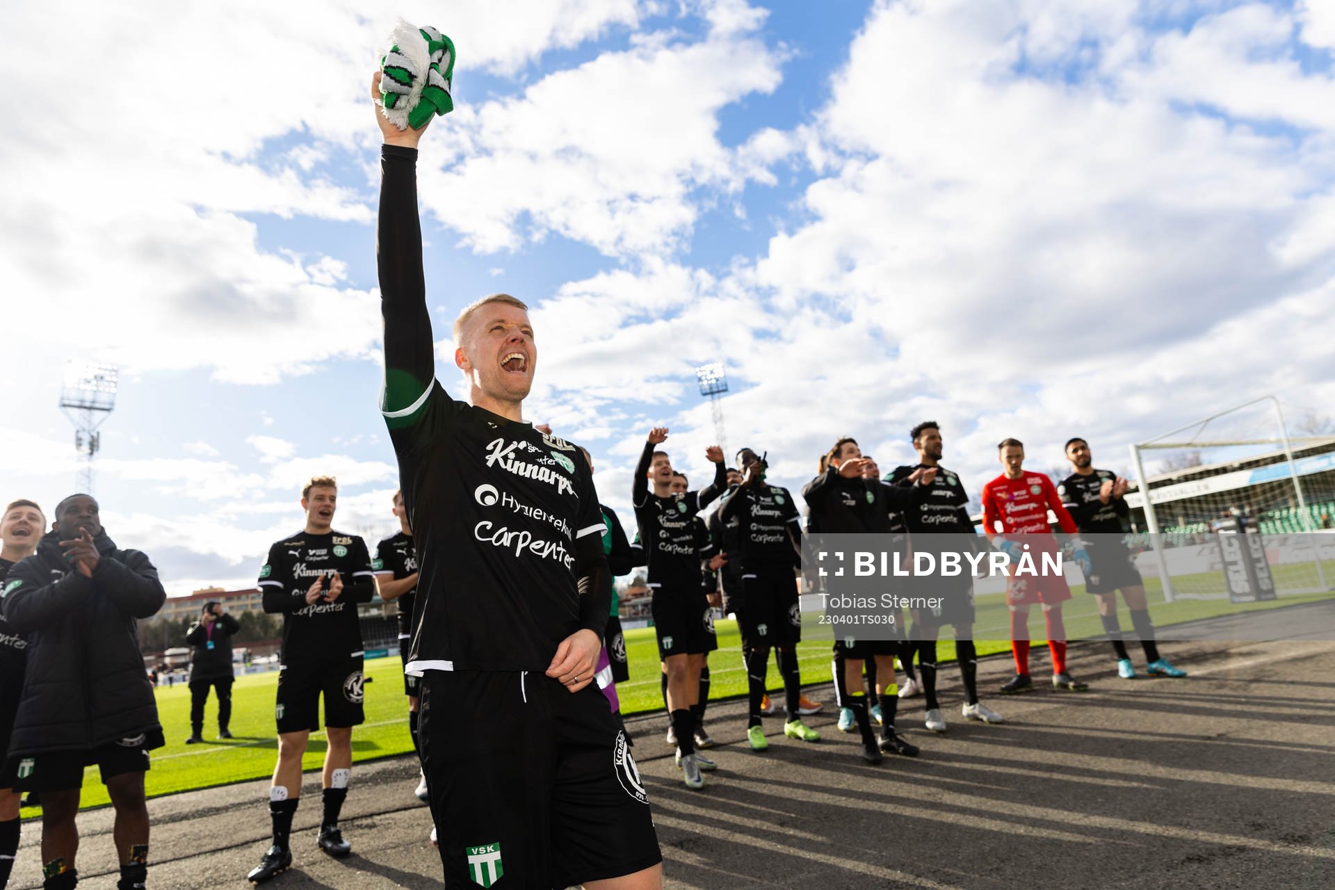 Västerås SKs Simon Johansson jublar
