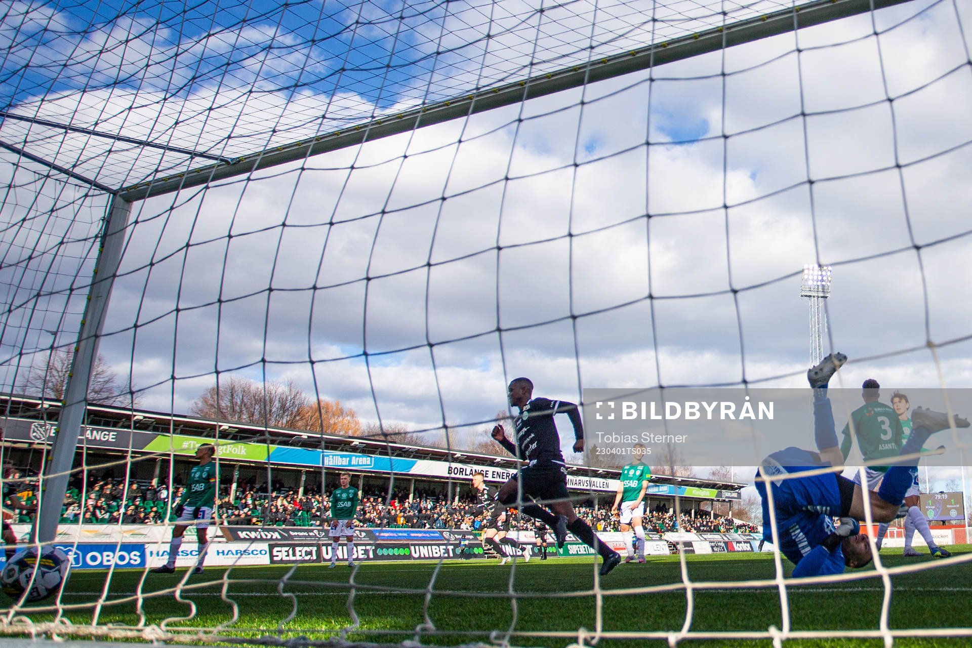 Västerås SKs Jaheem Burke jublar efter 1-2 under fotbollsmatchen i Superettan mellan Brage och Västerås SK den 1 april 2023 i Borlänge. 