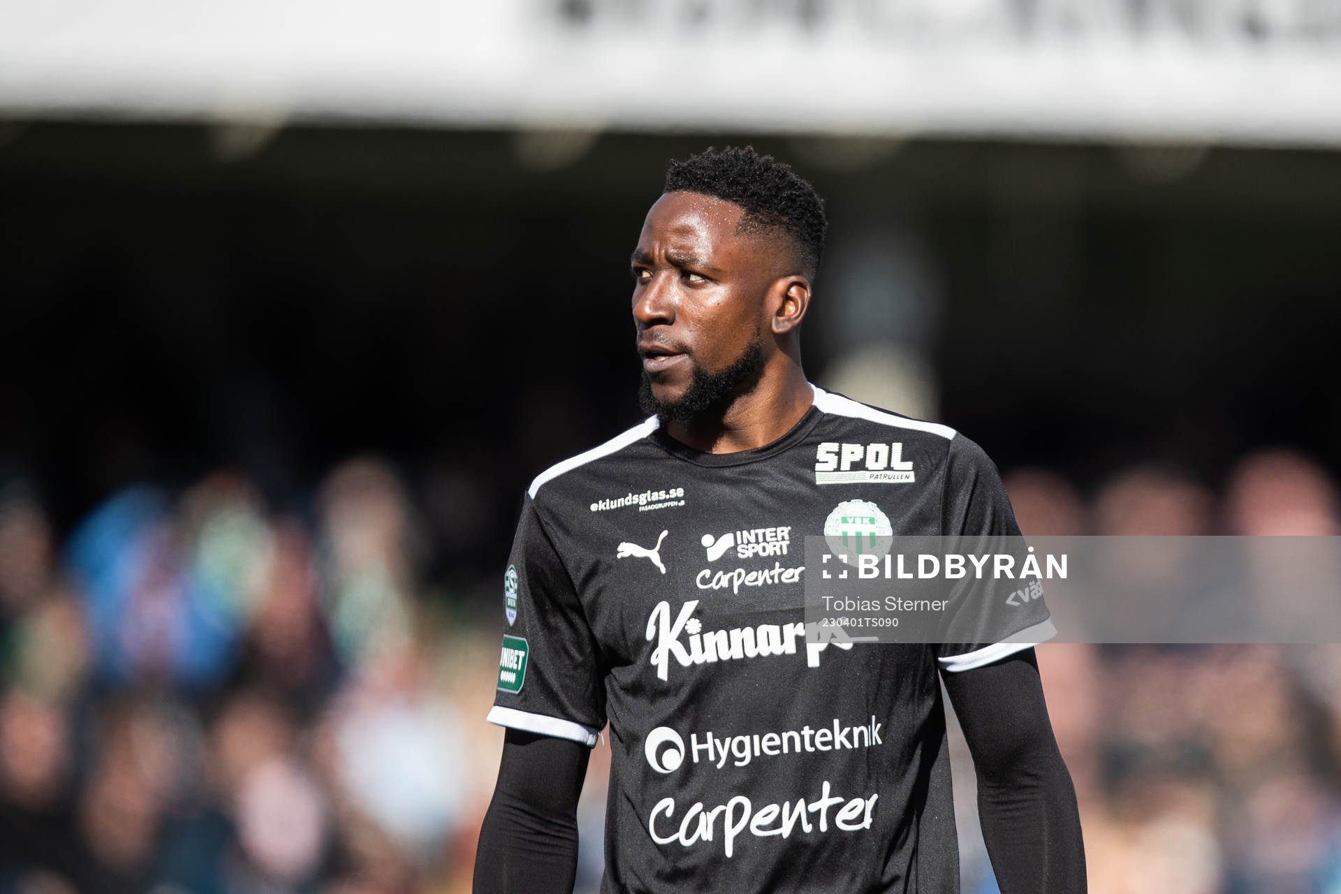 Västerås SKs Frederic Nsabiyumva under fotbollsmatchen i Superettan mellan Brage och Västerås SK den 1 april 2023 i Borlänge. 
