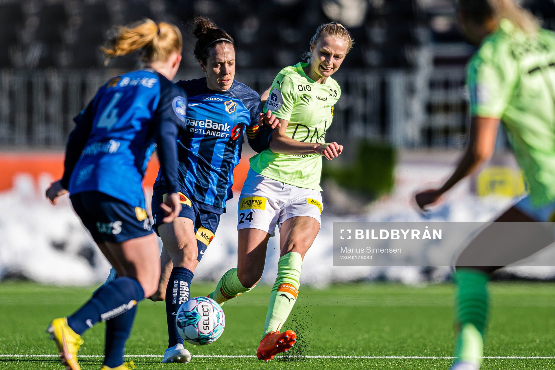 Melissa Bjånesøy of Stabæk and Mia Authen of LSK Kvinner