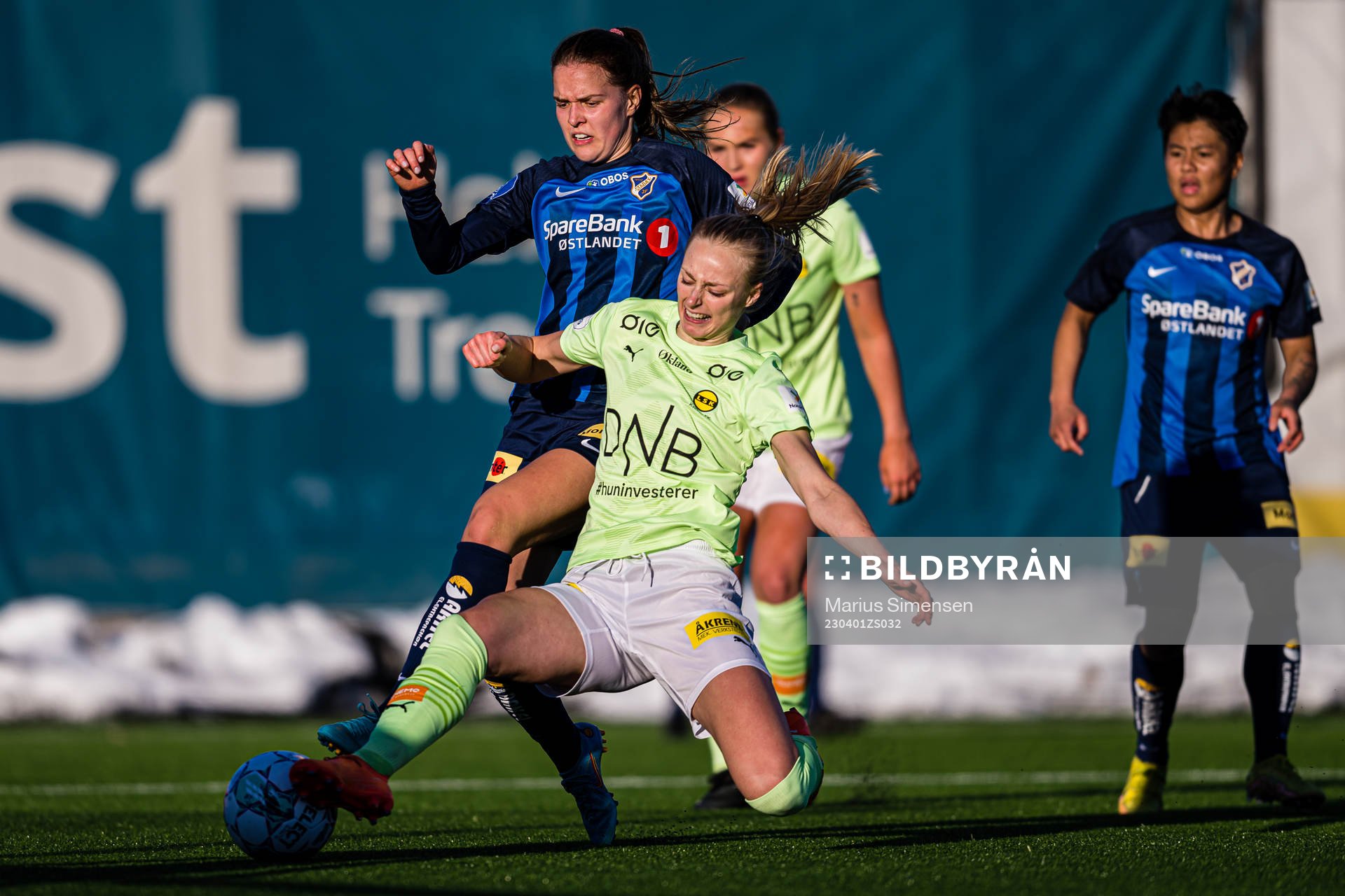 Iris Omarsdottir of Stabæk and Mia Authen of LSK Kvinner
