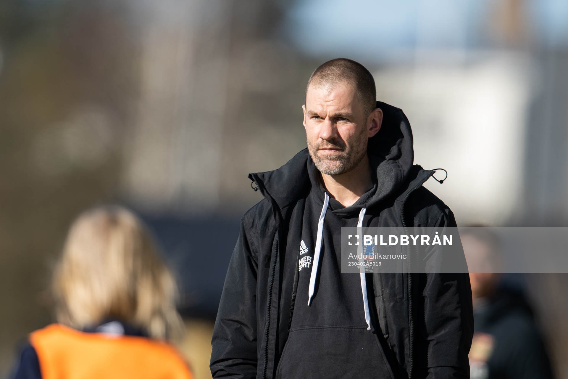 Vittsjös tränare Ulf Kristiansson under fotbollsmatchen i Damallsvenskan mellan Vittsjö och Brommapojkarna den 2 april 2023 i Vittsjö.