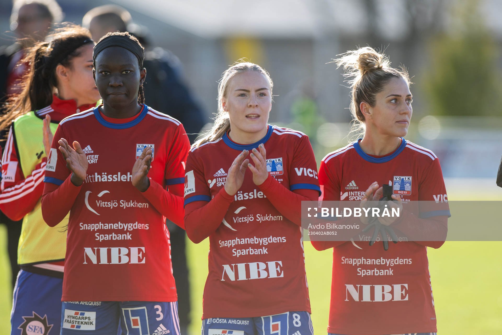 Vittsjös Sura Yekka, Jutta Rantala och Katrina Gorry jublar