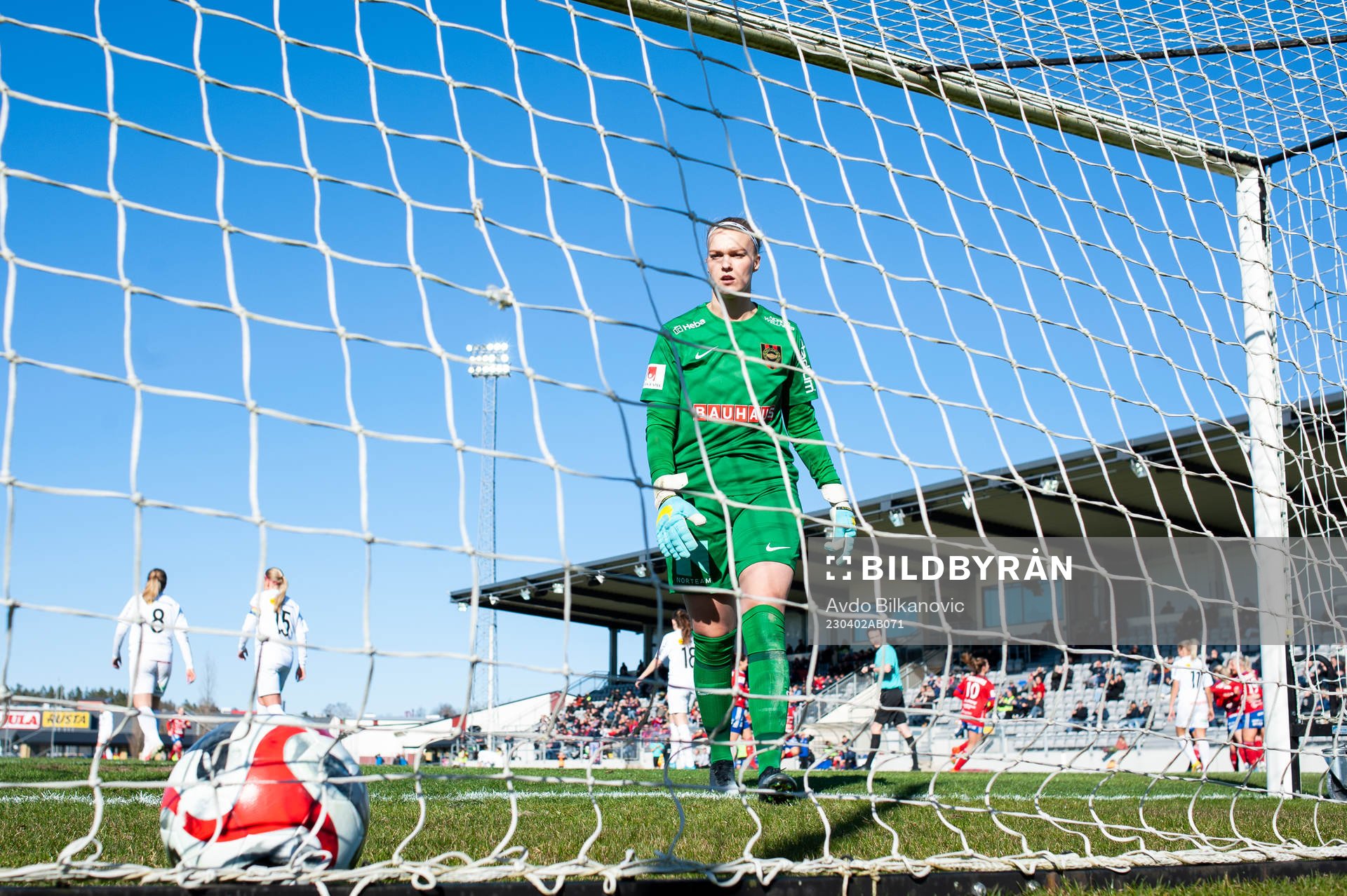 Brommapojkarnas målvakt Nichole Persson deppar