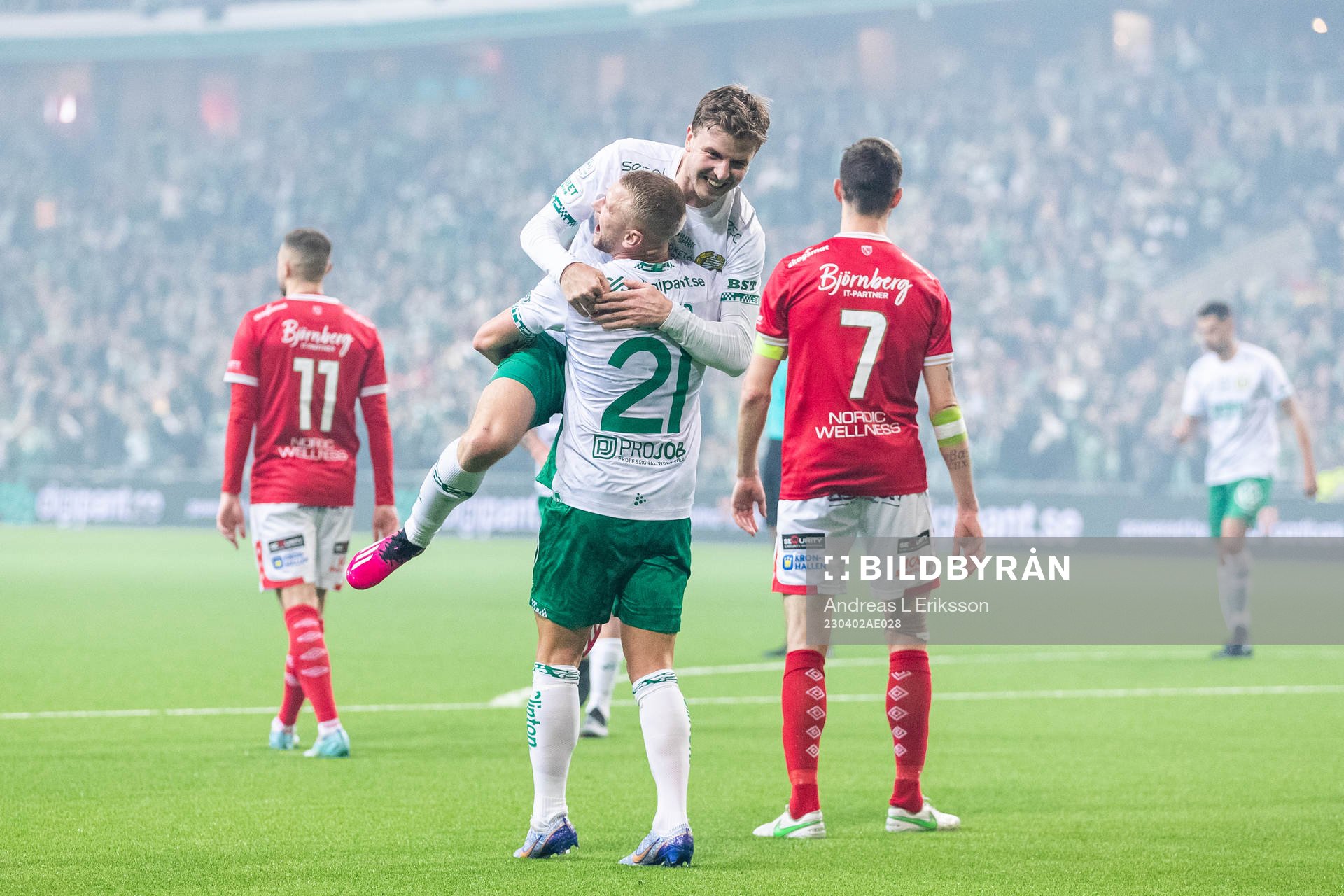 Hammarbys Joel Nilsson har gjort 3-1 och jublar med Simon