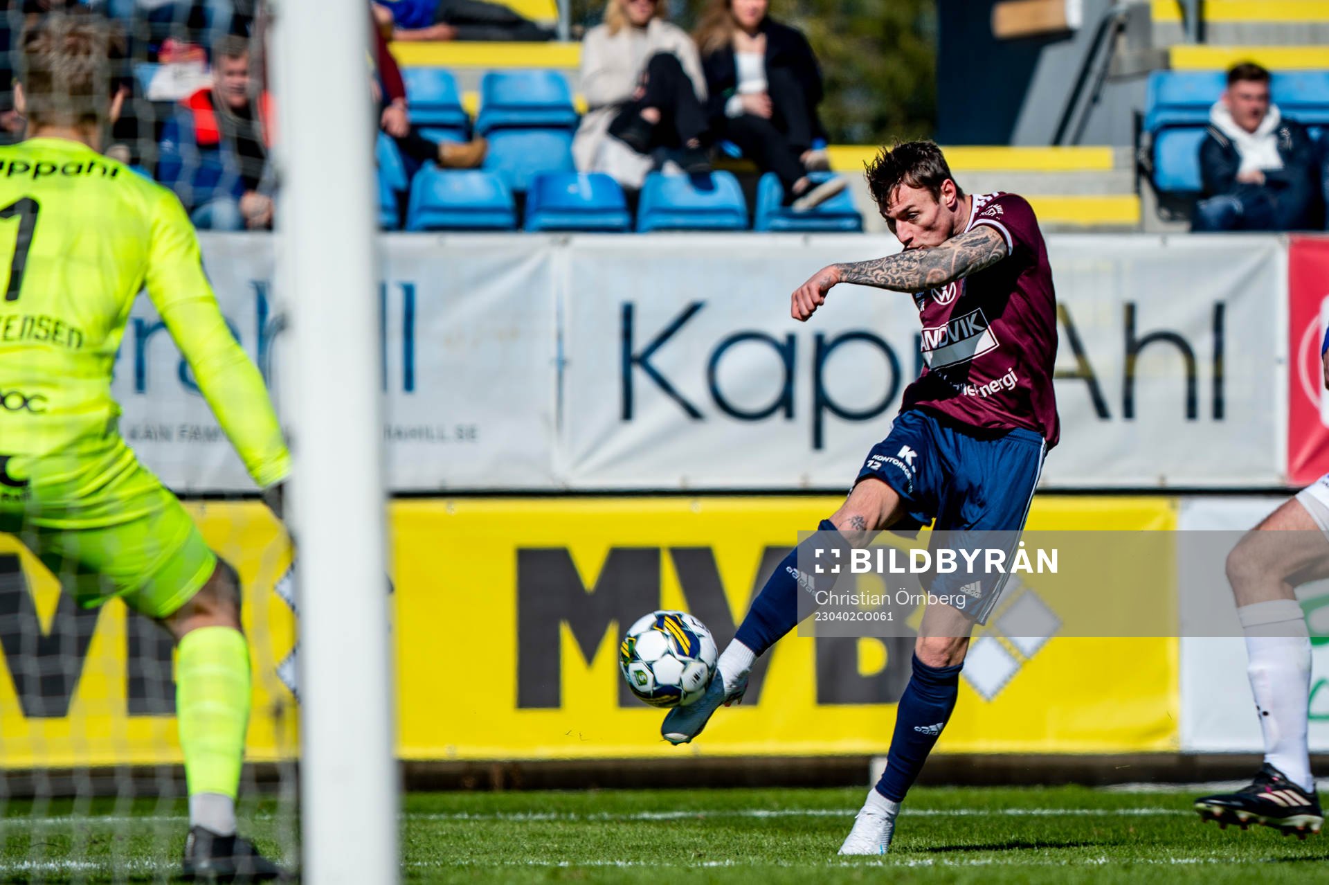 Gefles Adrian Edqvist mot Trelleborgs målvakt Kasper