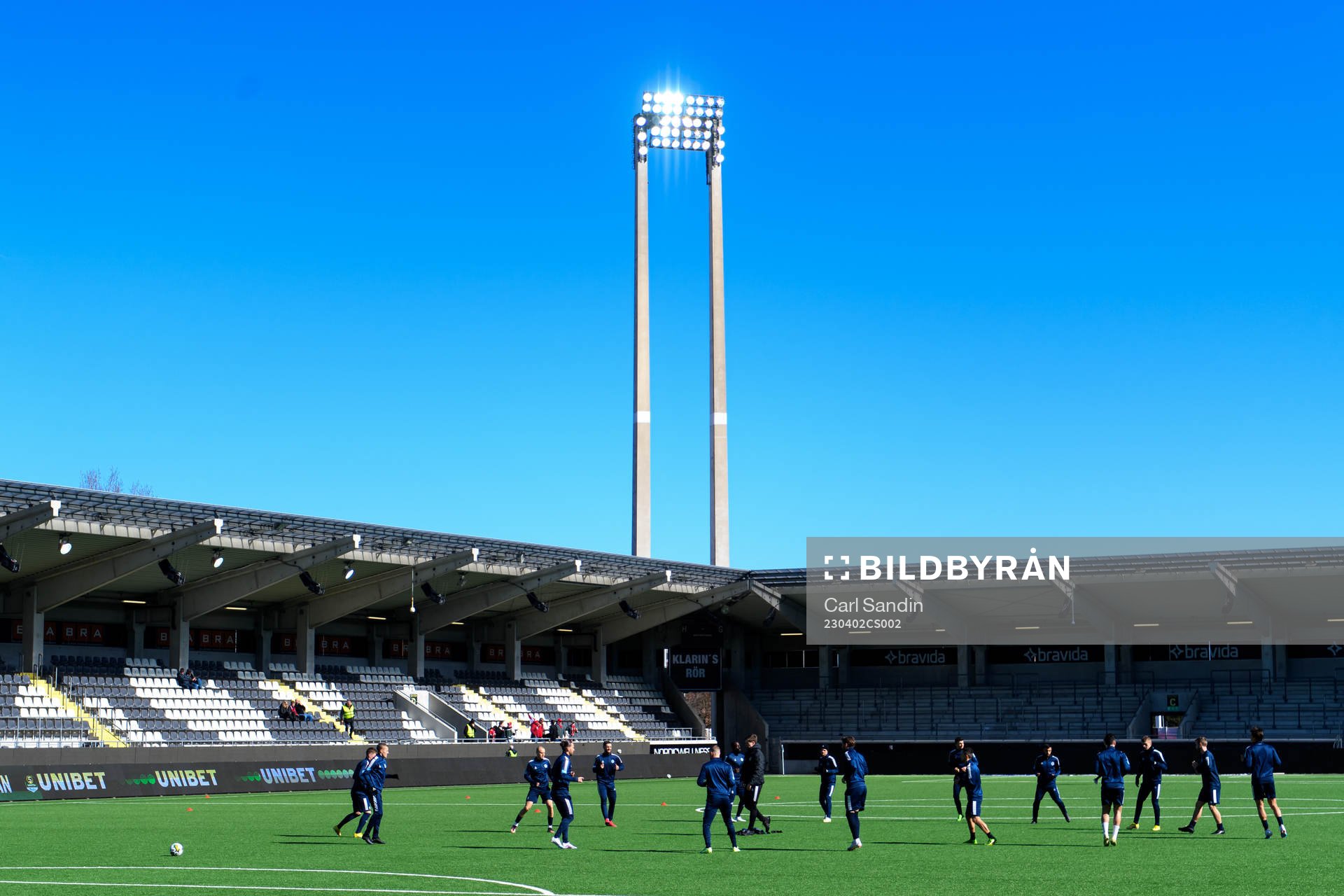 Utsiktens spelare värmer upp fotbollsmatchen i Superettan