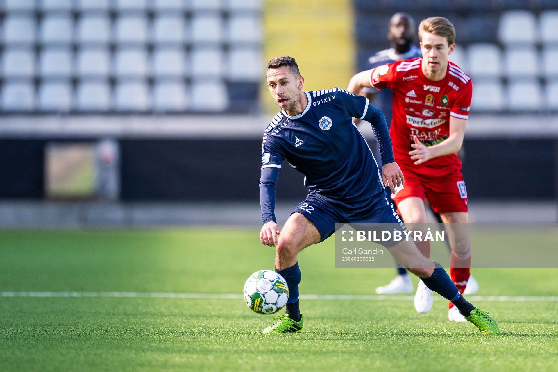 Utsiktens Predrag Randelovic och Skövde AIKs Mikael Mörk