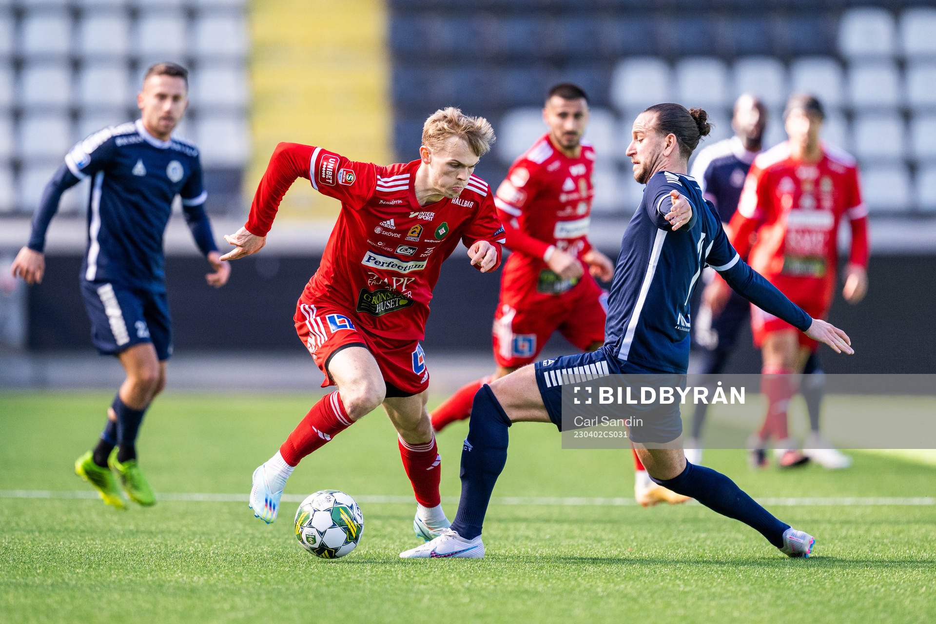 Skövde AIKs Lukas Rhöse och Utsiktens Edin Hamidovic