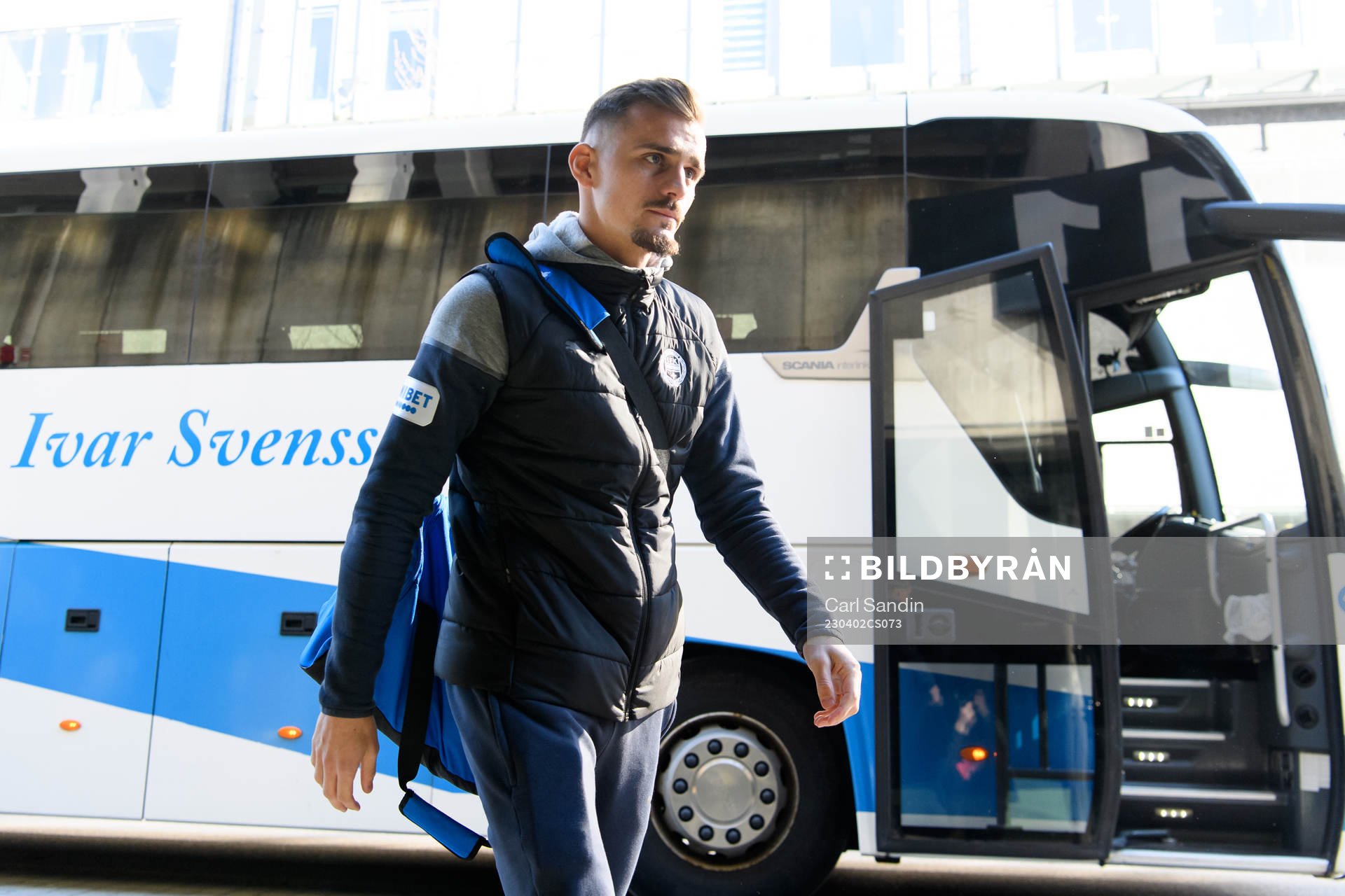 Värnamos Ajdin Zeljkovic anländer till arenan innan fotbollsmatchen i Allsvenskan mellan IFK Göteborg och Värnamo den 2 april 2023 i Göteborg.