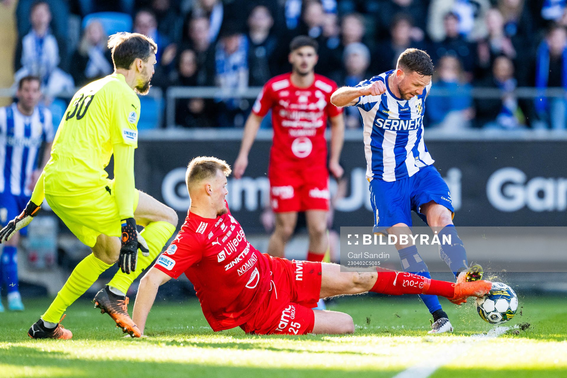Värnamos målvakt Pilip Vaitsiakhovich och Victor Eriksson