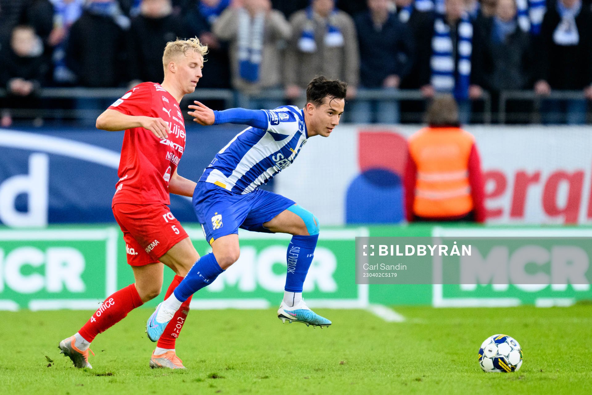 Värnamos Victor Larsson och IFK Göteborgs Hussein Carneil
