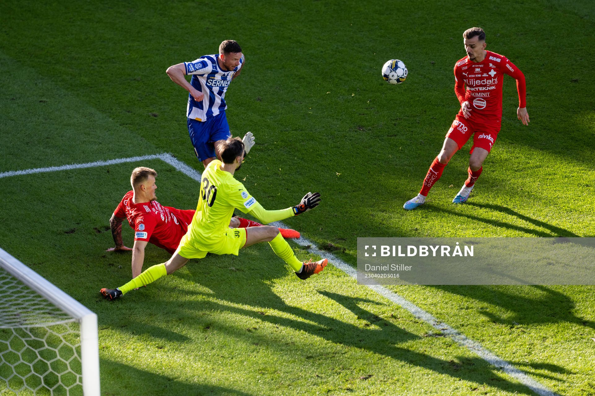 IFK Göteborgs Marcus Berg och Värnamos målvakt Pilip