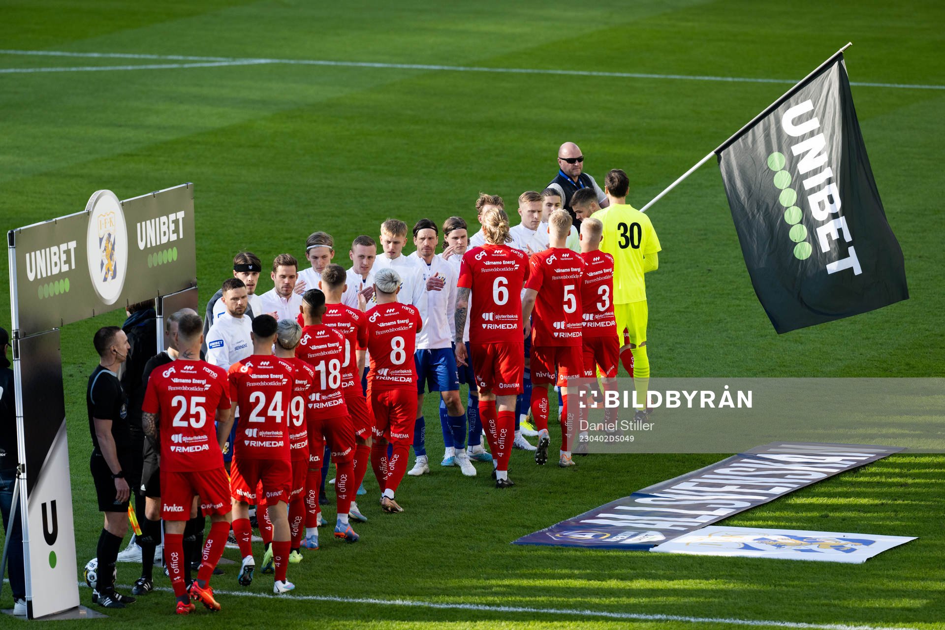 Lagen hälsar på varandra