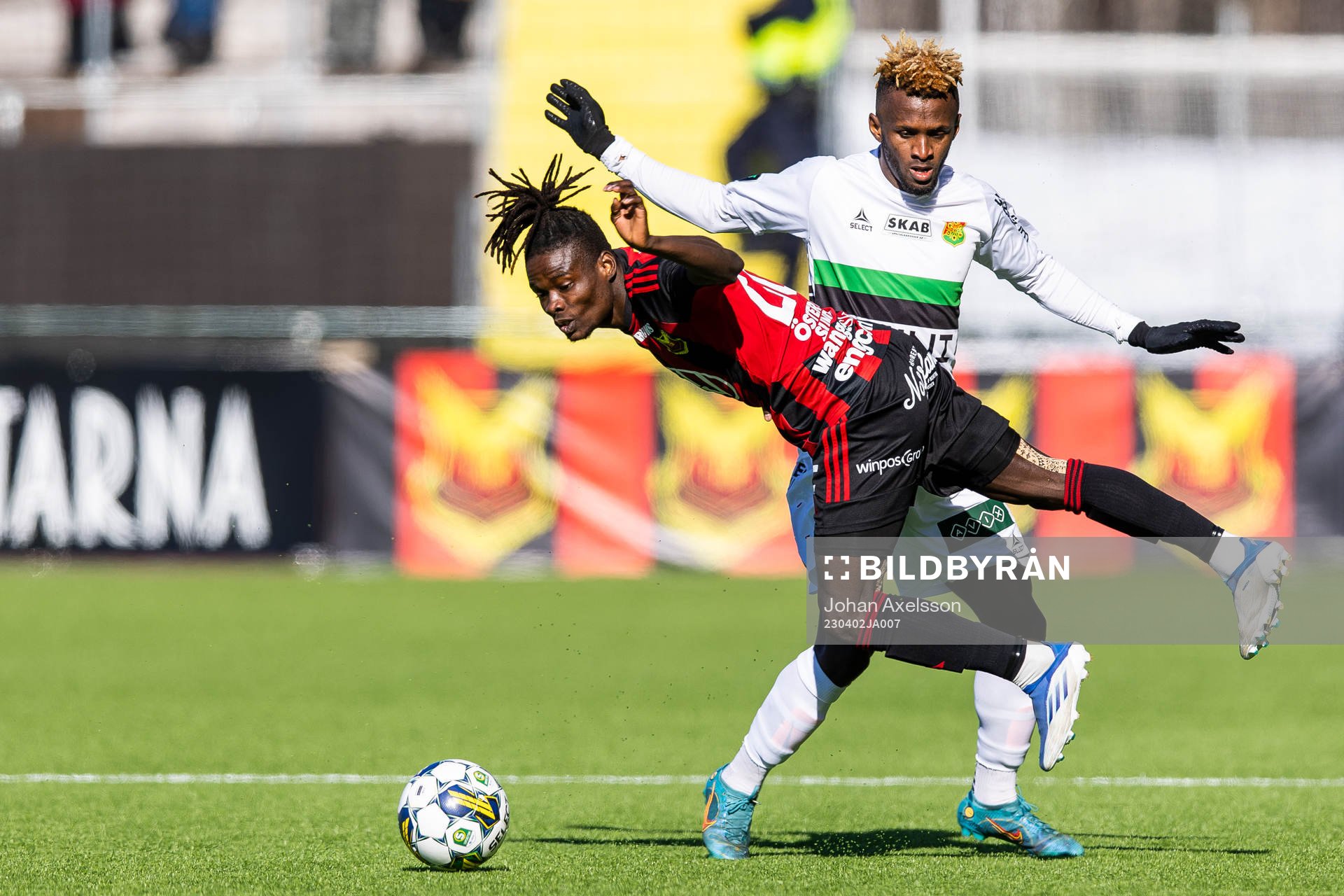 Östersunds Sebastian Karlsson Grach och GAIS Richard Emeka