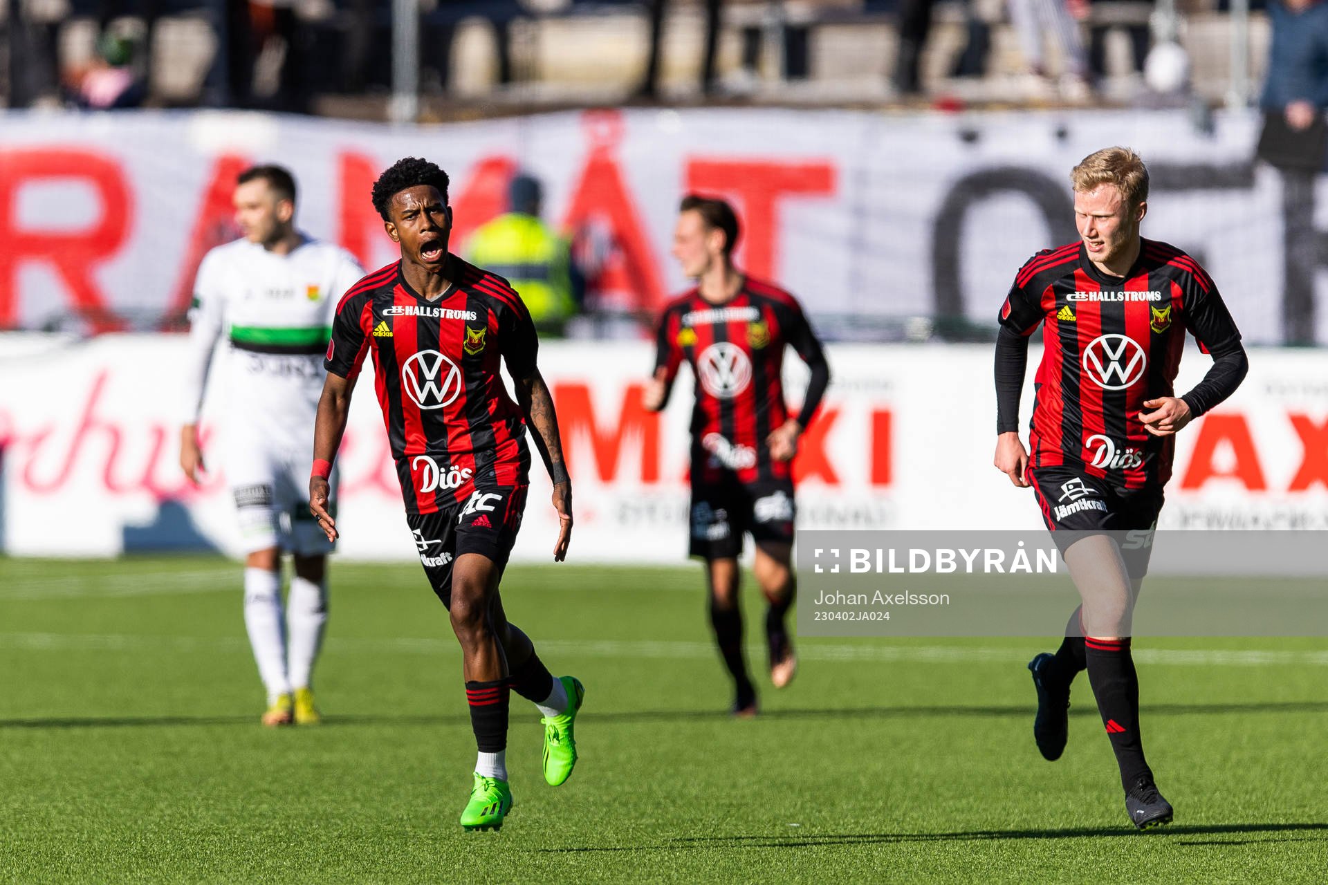 Östersunds Chovanie Amatkarijo jublar efter att han gjort 1-1 under fotbollsmatchen i Superettan mellan Östersund och GAIS den 2 april 2023 i Östersund.