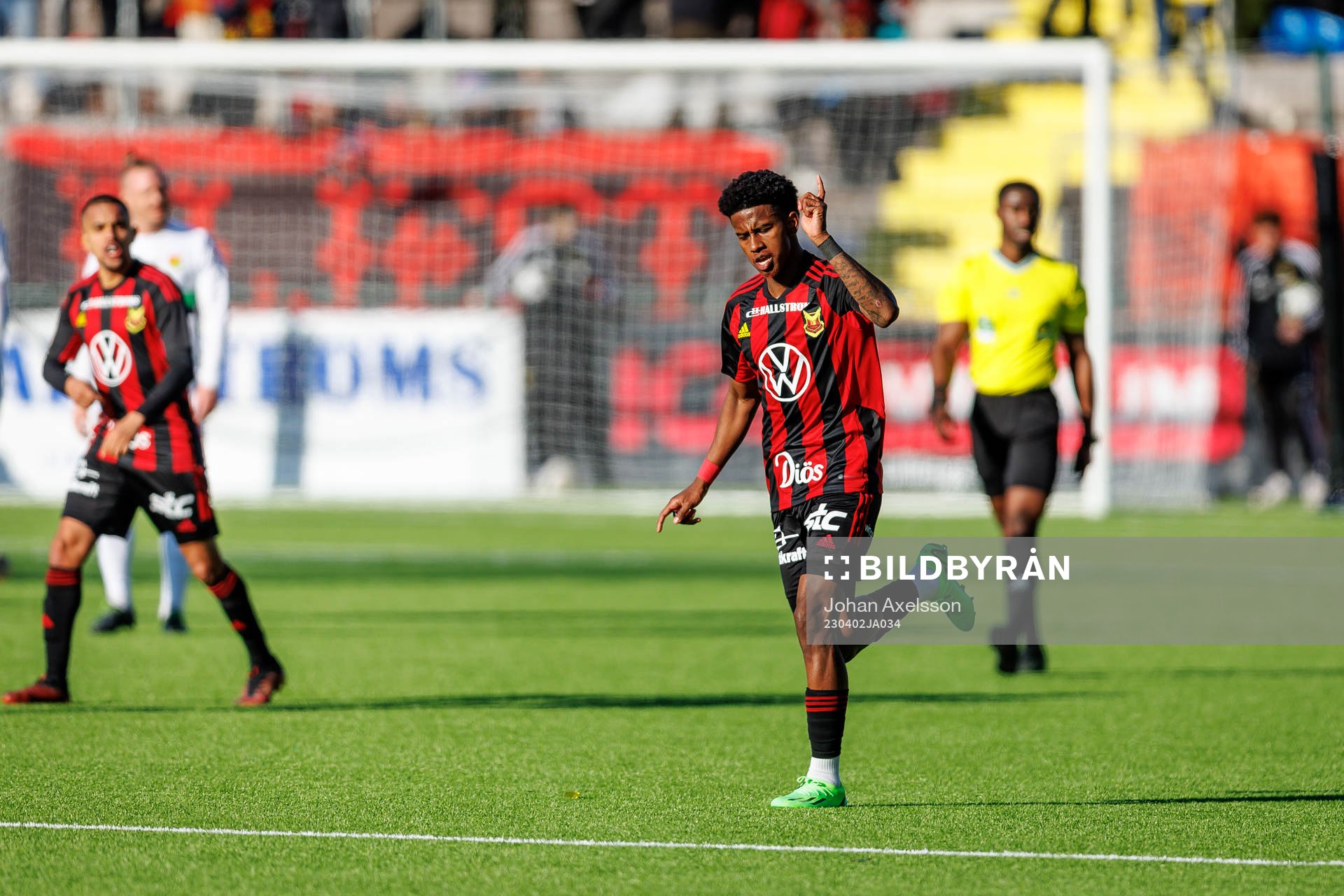 Östersunds Chovanie Amatkarijo  jublar efter 1-1 under fotbollsmatchen i Superettan mellan Östersund och GAIS den 2 april 2023 i Östersund. 