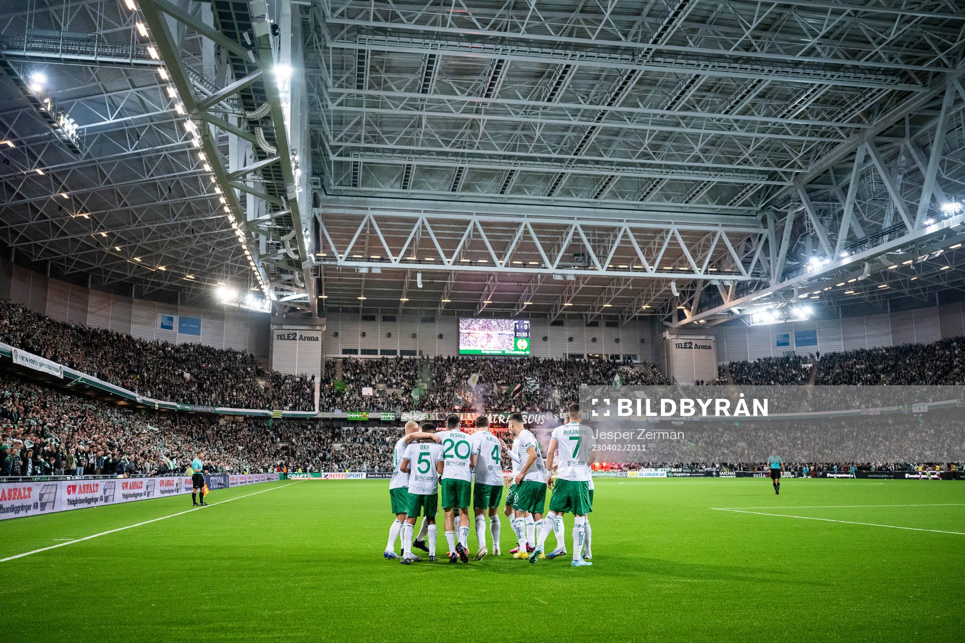 Hammarbys Nahir Besara jublar med lagkamrater