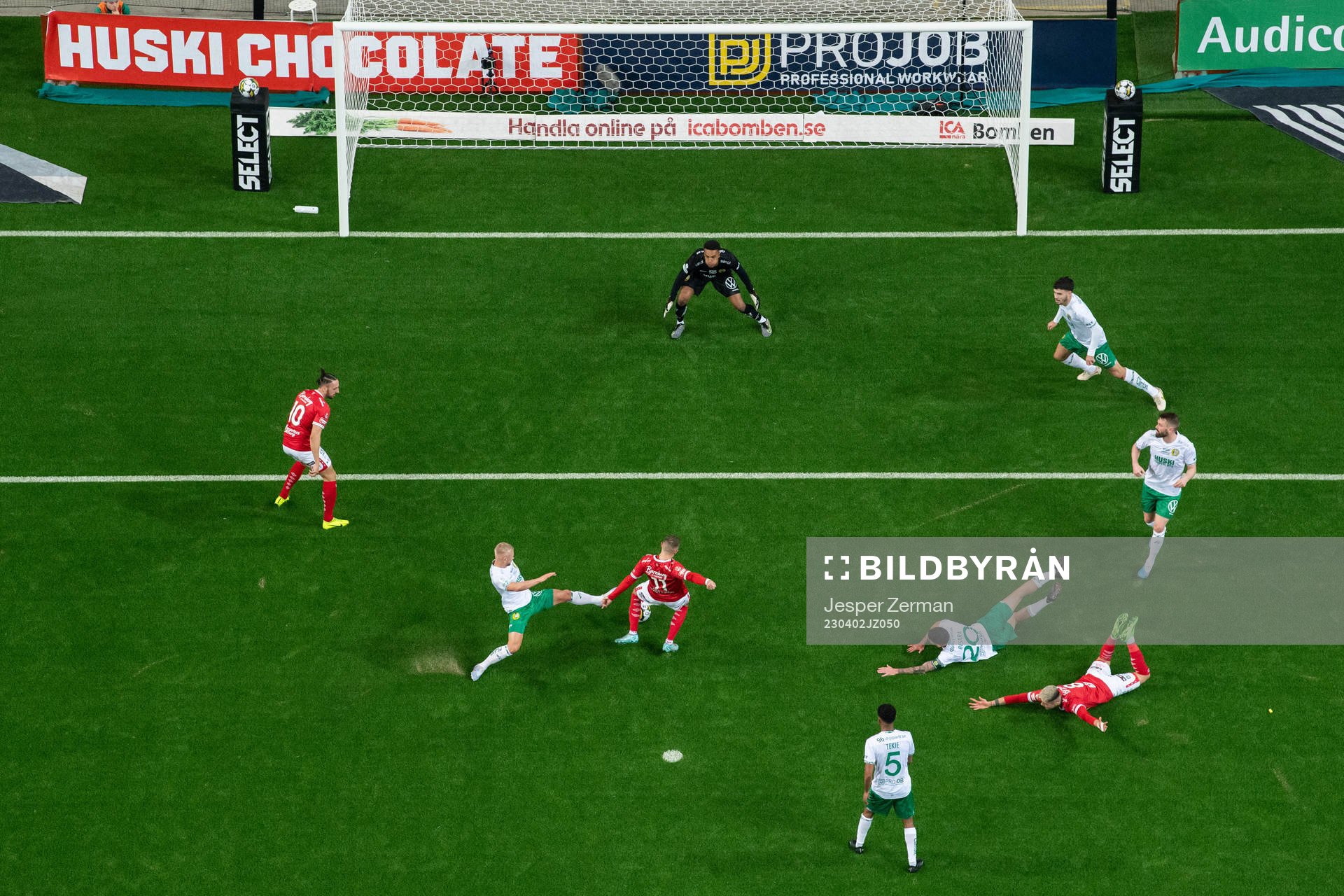 Degerfors Christos Gravius gör 1-1 bakom Hammarbys