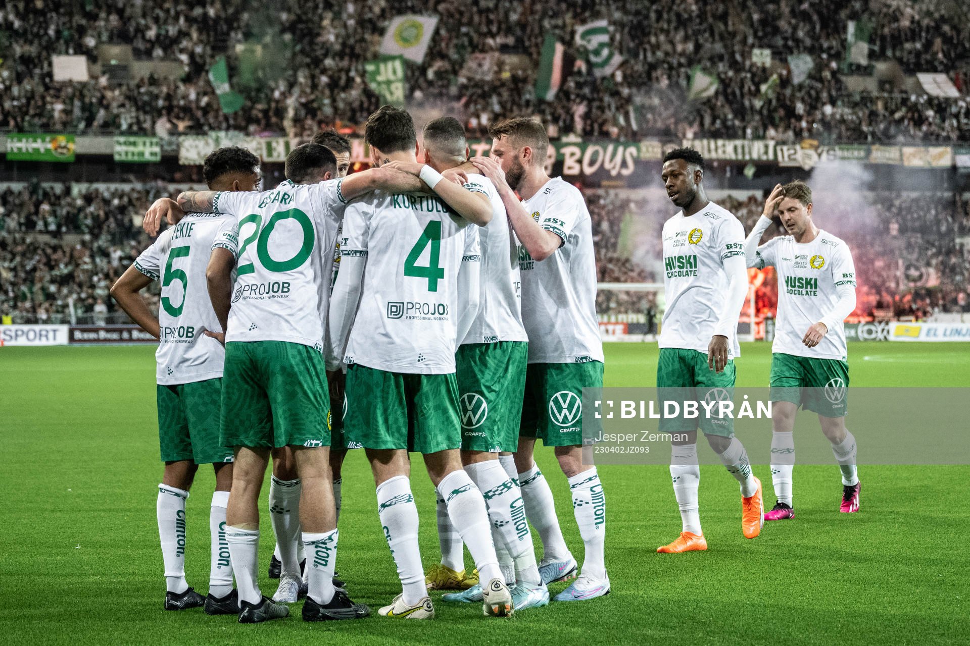 Hammarbys Nahir Besara jublar med lagkamrater