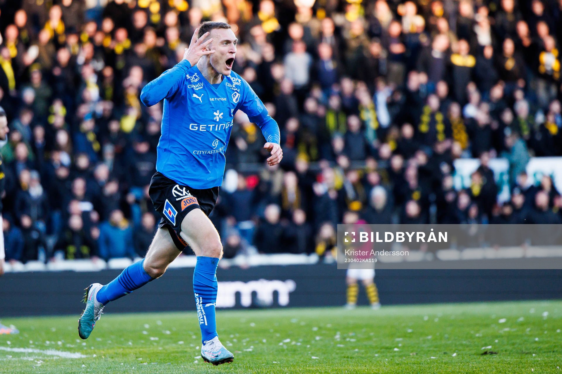Halmstads Viktor Granath jublar