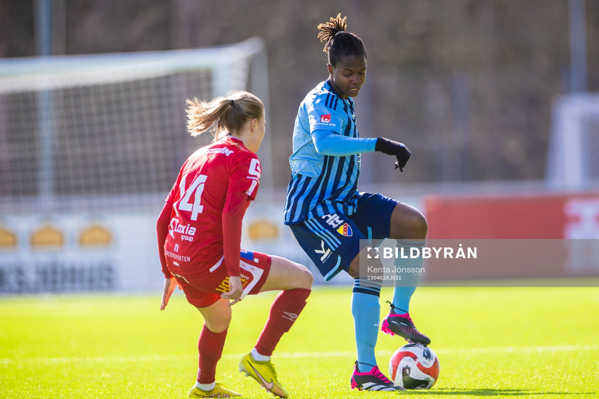 Örebros Katariina Kosola och Djurgårdens Portia Boakye