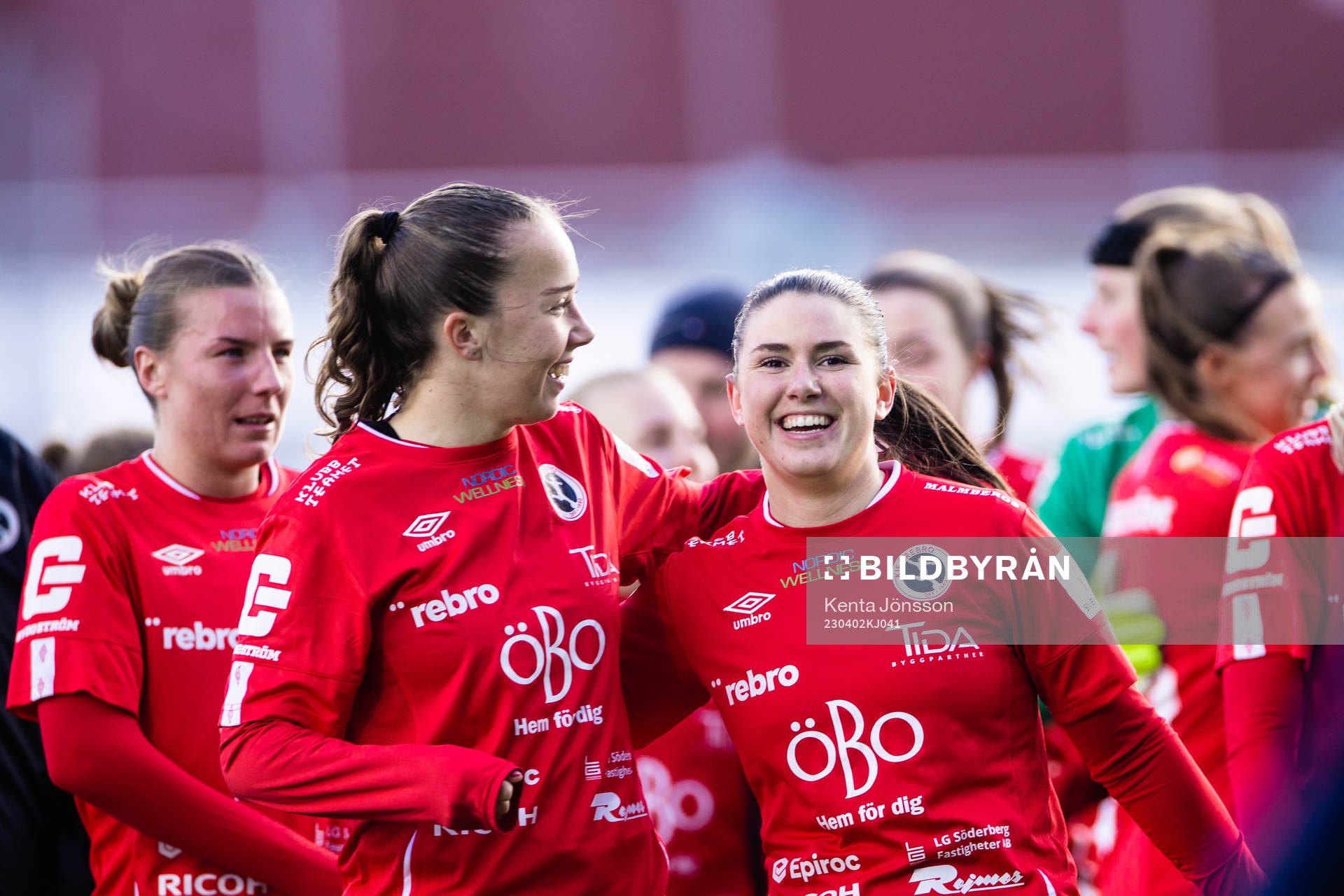 Örebros Louise Lillbäck och Emilia Pelgander jublar