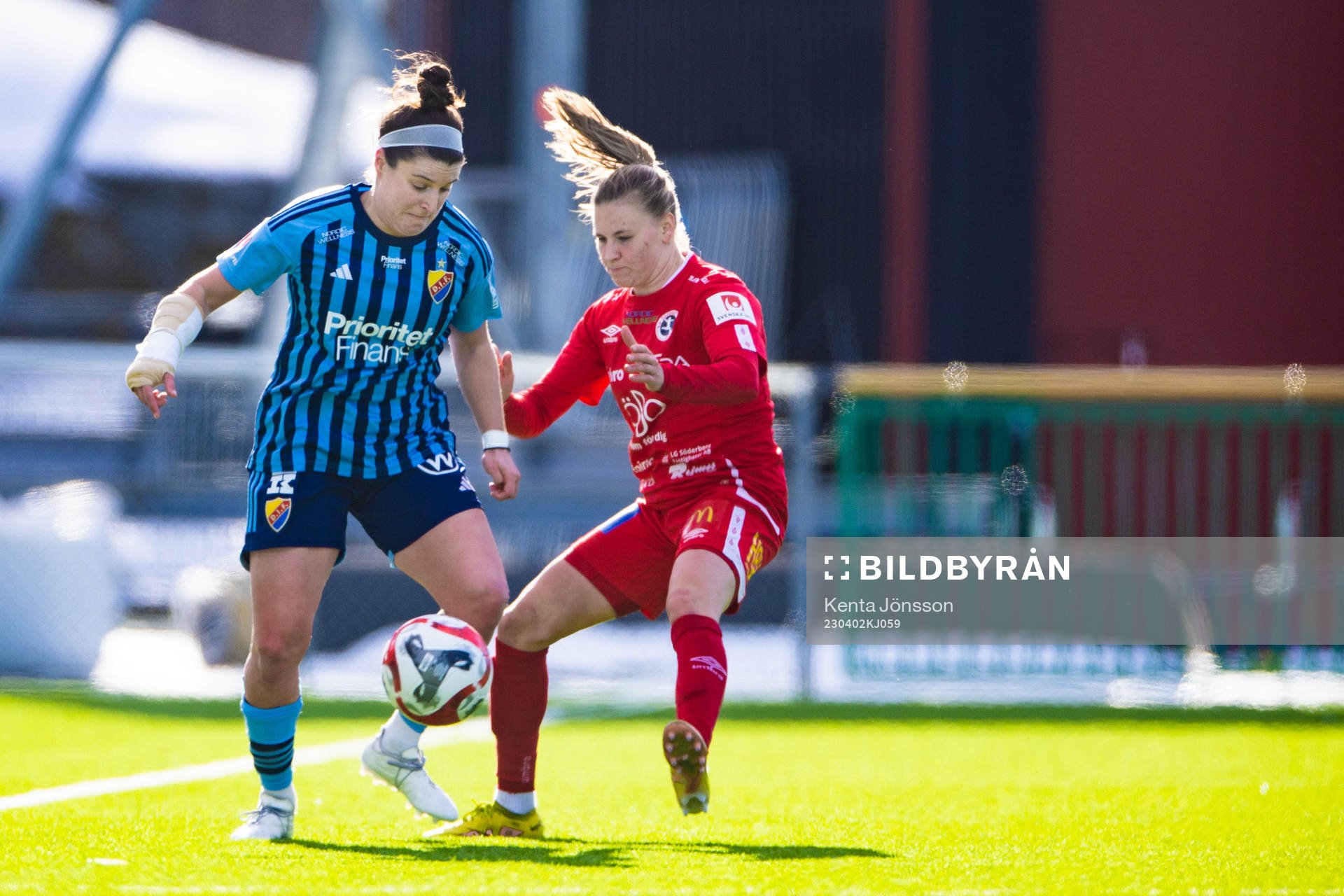 Djurgårdens Hayley Dowd och Örebros Katariina Kosola