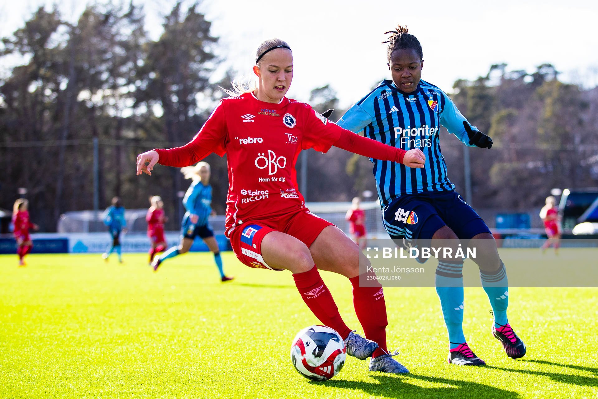 Örebros Lisa Frisk och Djurgårdens Portia Boakye