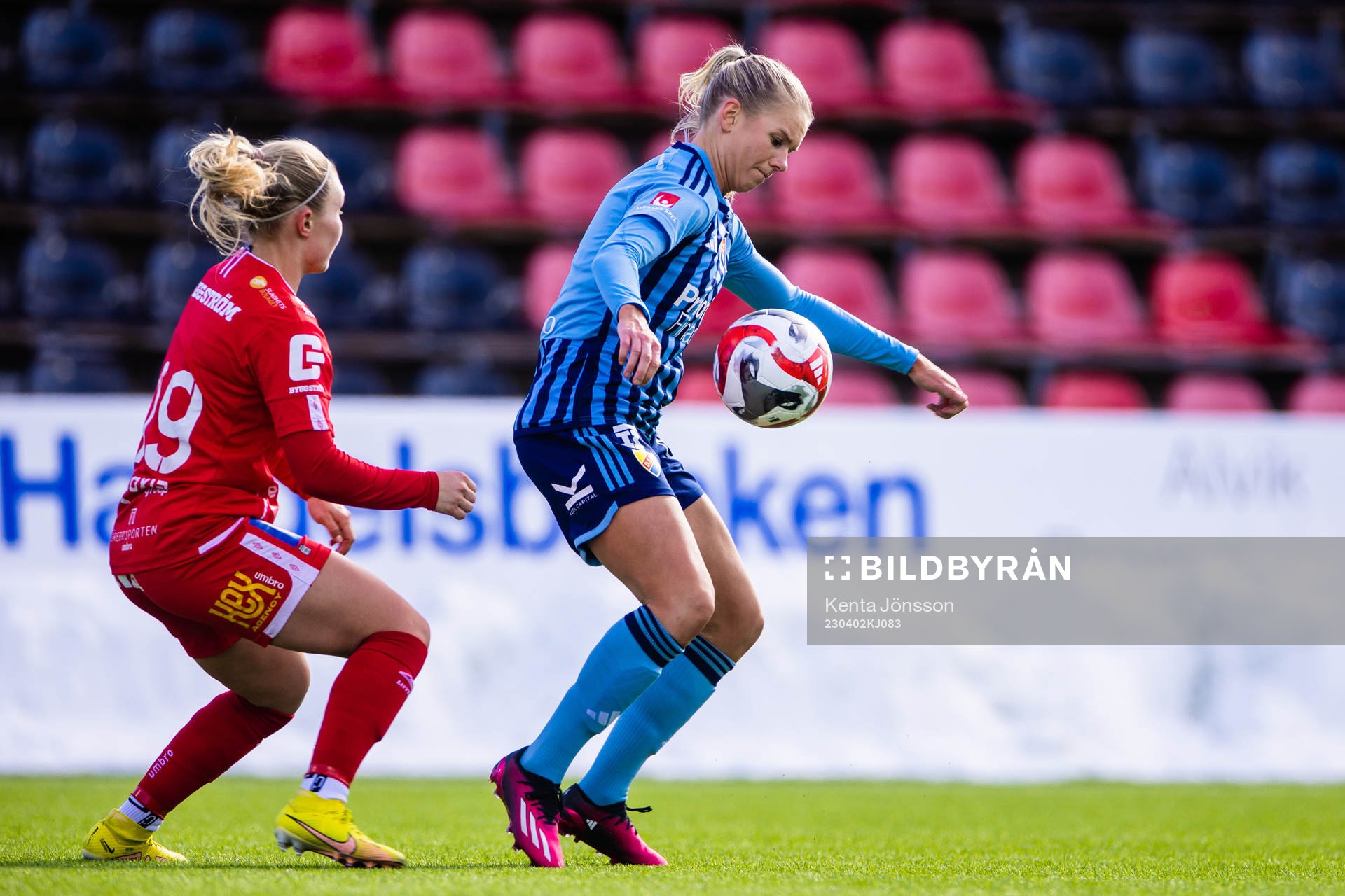 Örebros Emma Peuhkurinen och Djurgårdens Nellie Lilja
