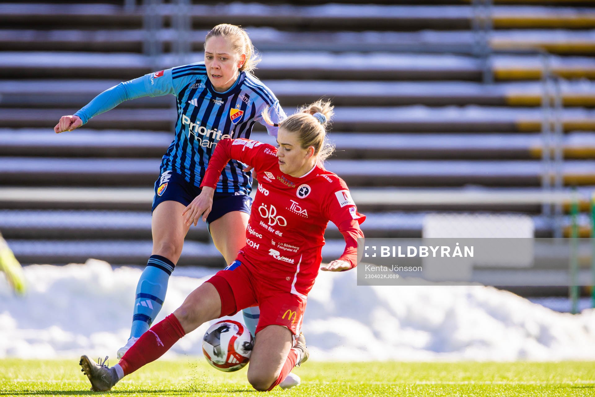 Djurgårdens Alice Bergström och Örebros Regan Steigleder