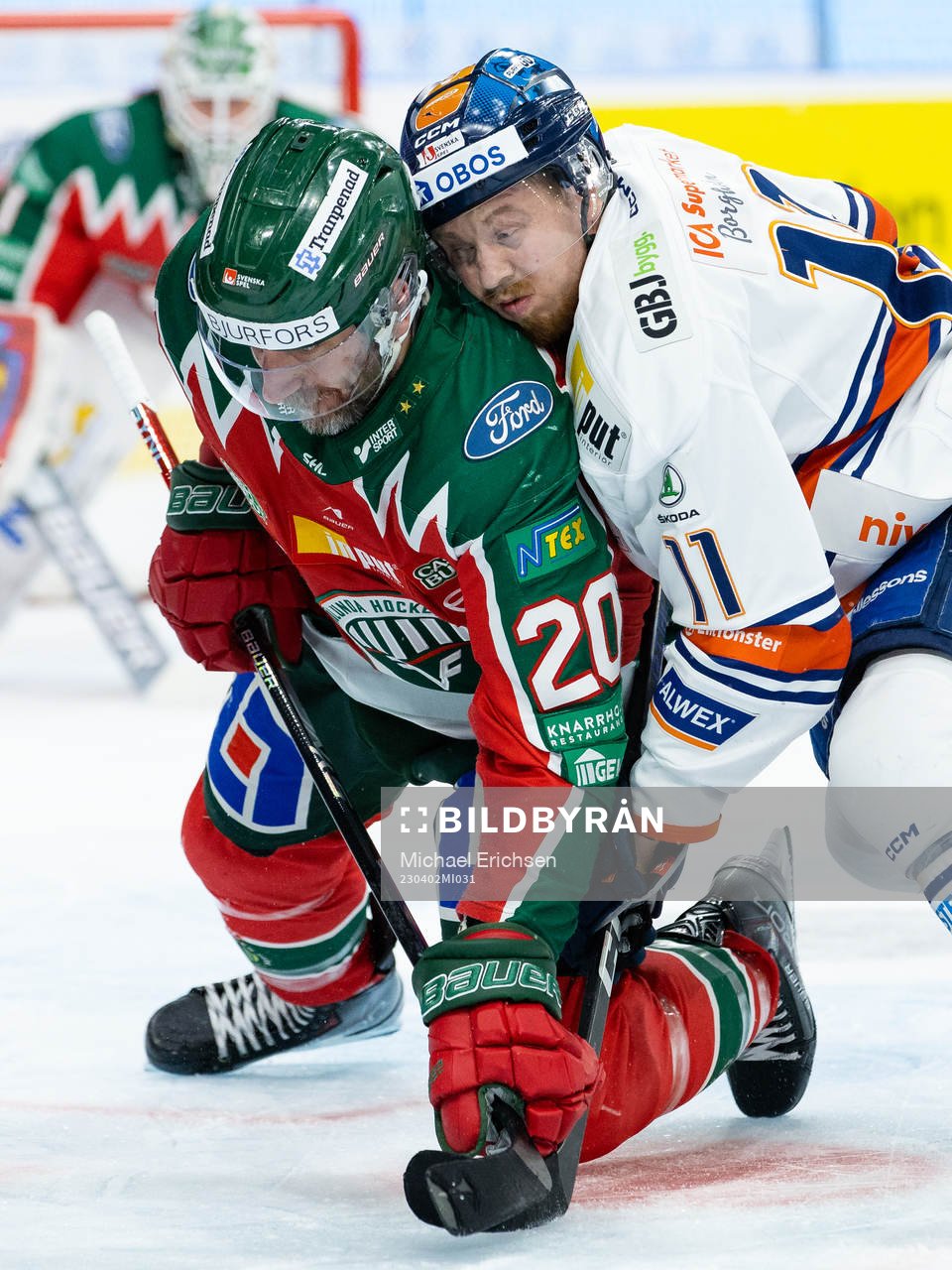 Frölundas Joel Lundqvist och Växjös Kalle Kossila tekar