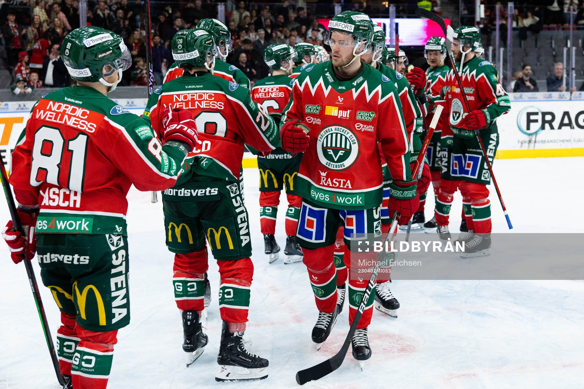 Frölundas Filip Johansson och Ryan Lasch jublar