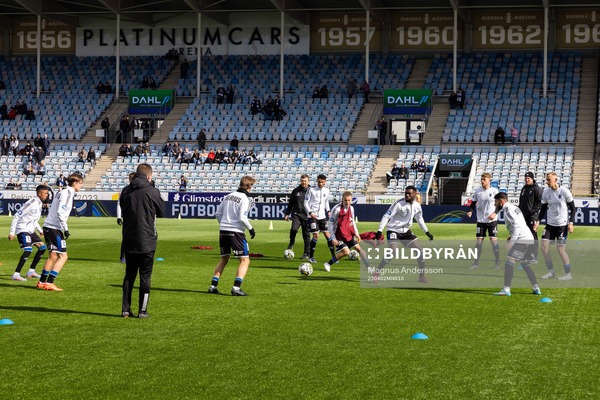 Sirius spelare på uppvärmningen