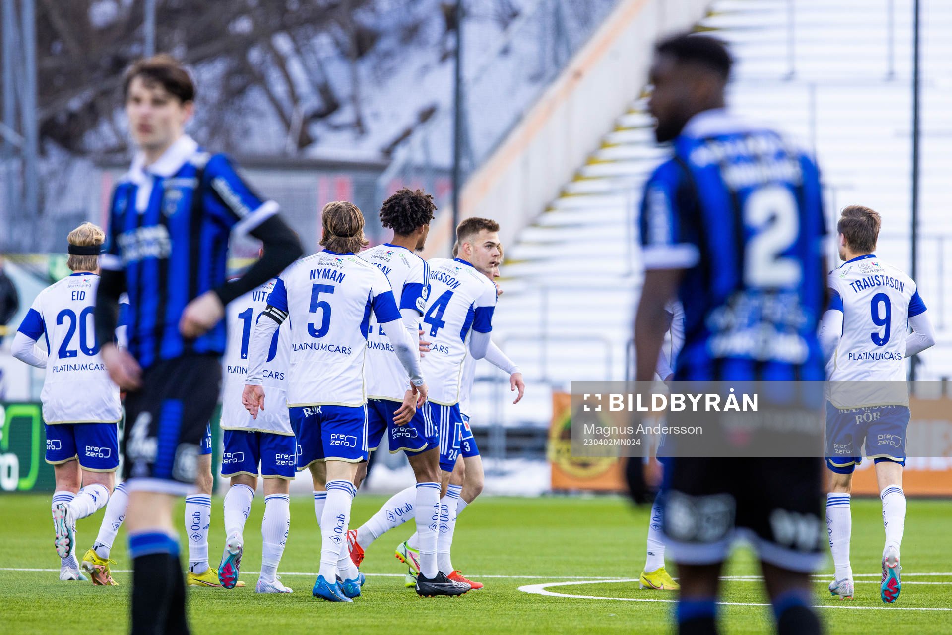 IFK Norrköpings Victor Stange Lind jublar med lagkamrater
