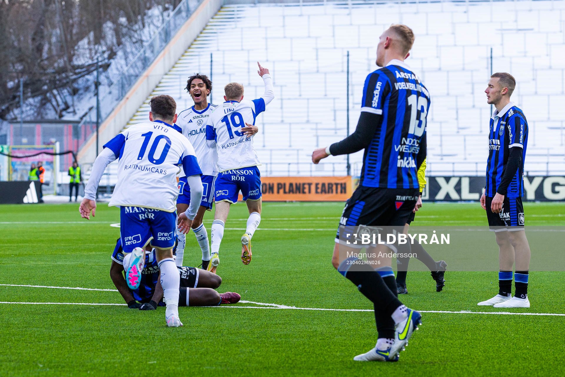 IFK Norrköpings Victor Stange Lind jublar med lagkamrat