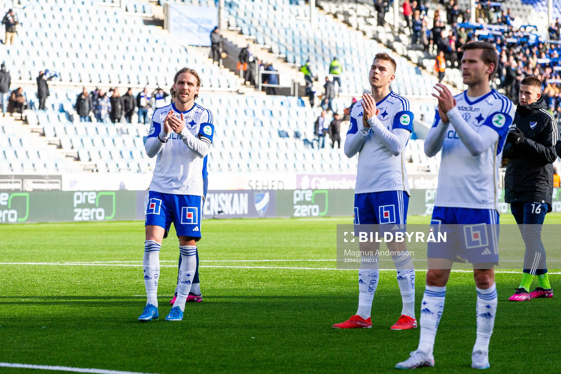IFK Norrköpings Christoffer Nyman tackar publiken
