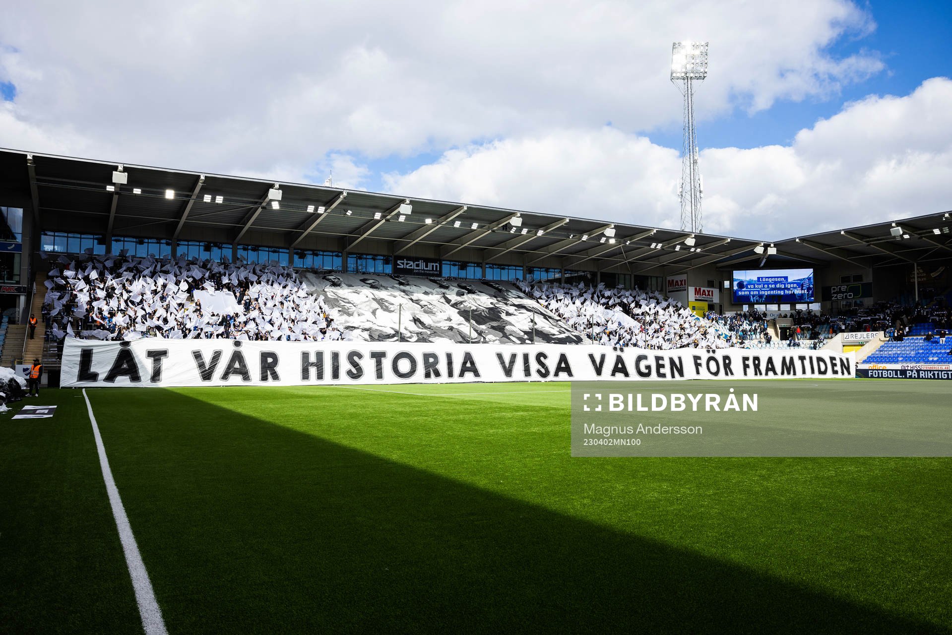 IFK Norrköpings supportrar med ett tifo