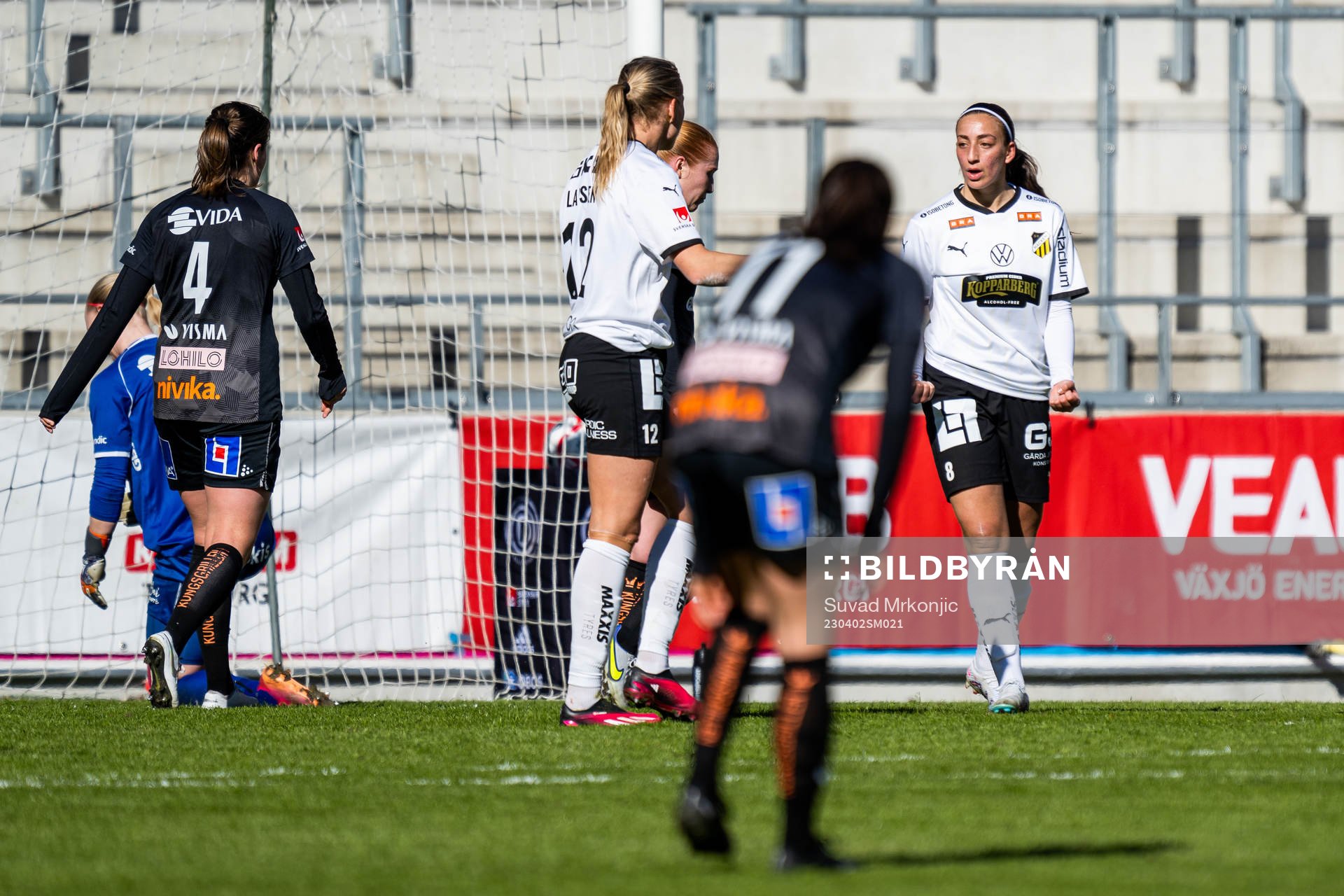 Häckens Rusul Rosa Kafaji jublar efter att hon gjort 0-1 under fotbollsmatchen i Damallsvenskan mellan Växjö DFF och Häcken den 2 april 2023 i Växjö.