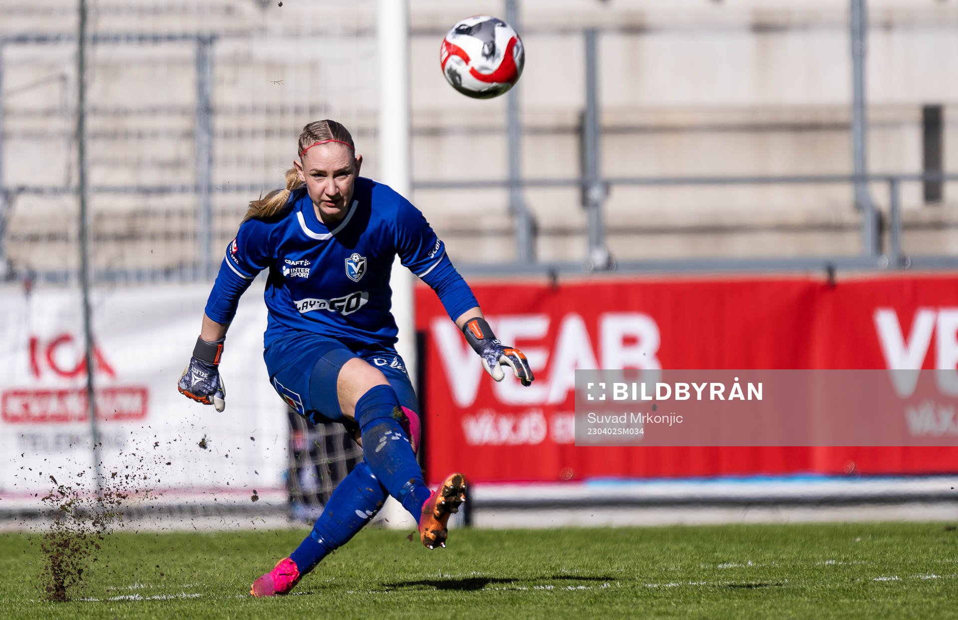 Växjö DFFs Louise Högrell Ledbetter under fotbollsmatchen i Damallsvenskan mellan Växjö DFF och Häcken den 2 april 2023 i Växjö. 