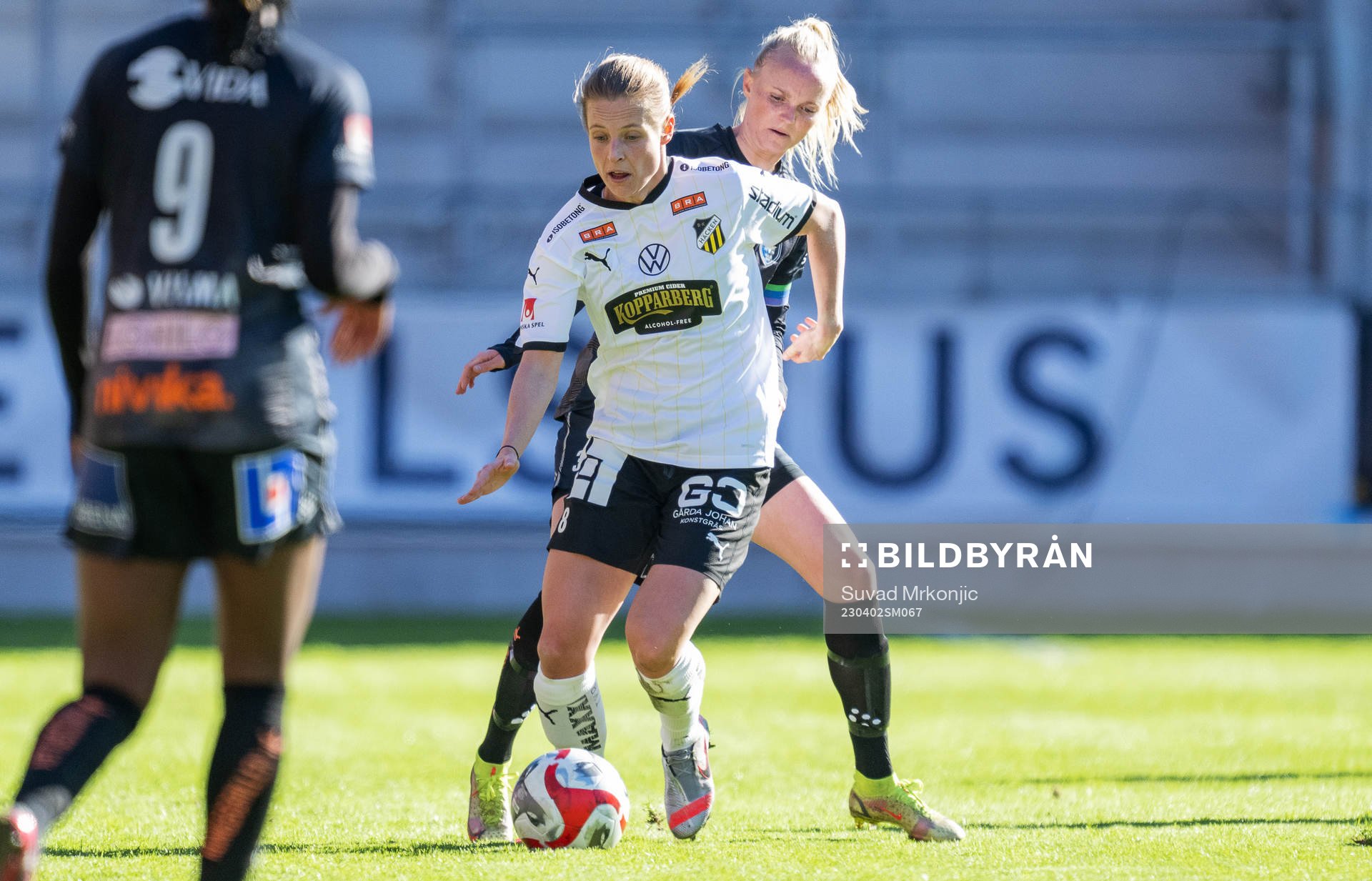 Häckens Anna Anvegård och Växjö DFFs Emma Pennsäter