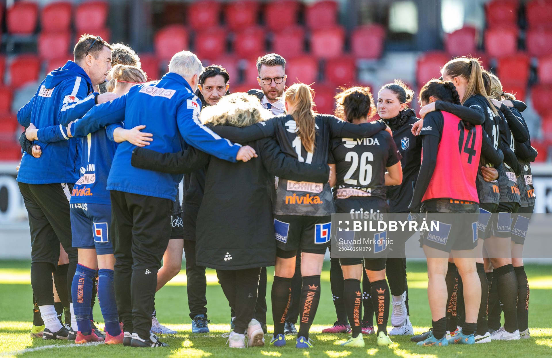 Växjö DFFs huvudtränare Olof Unogård deppar med spelare