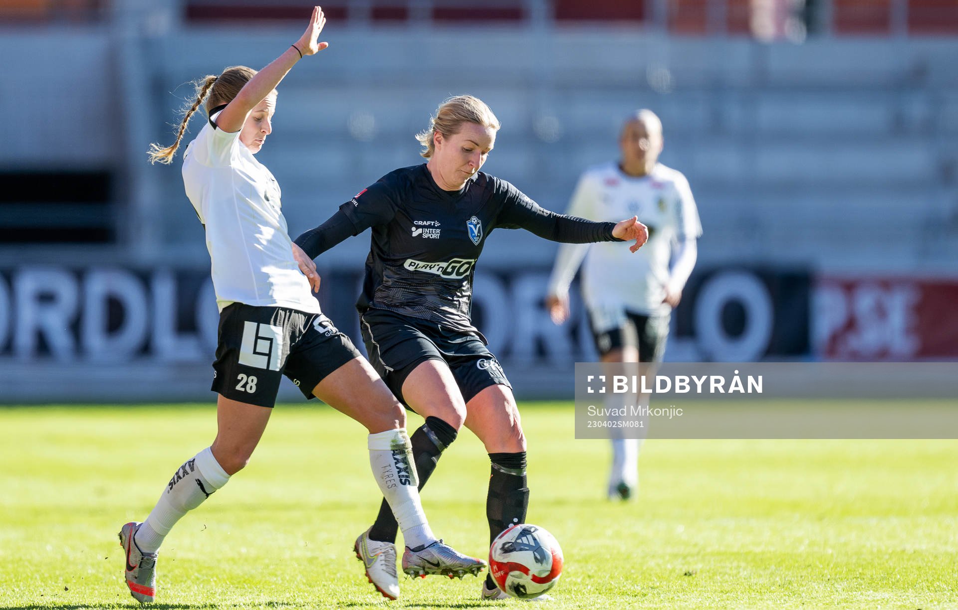 Häckens Anna Anvegård och Växjö DFFs Alexandra Jonasson