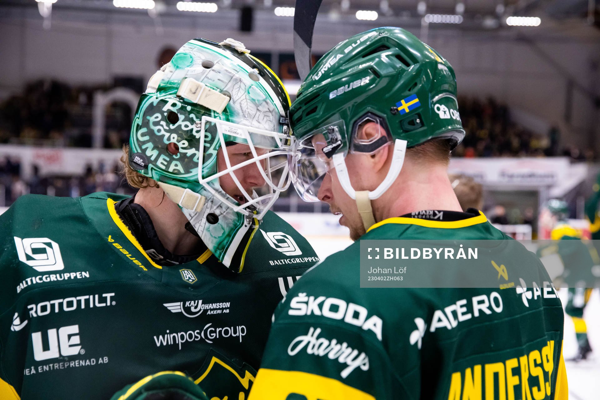 Björklövens Jacob Andersson jublar med målvakt Joona