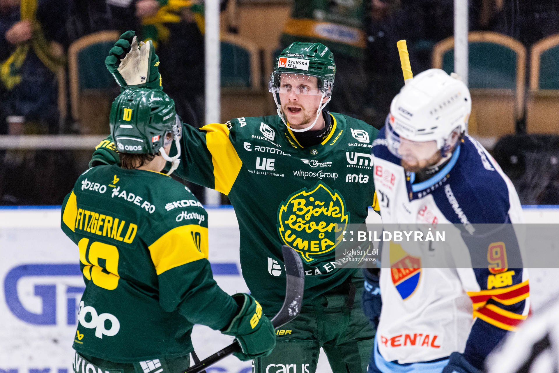 Björklövens Gerry Fitzgerald jublar med Jens Lööke som