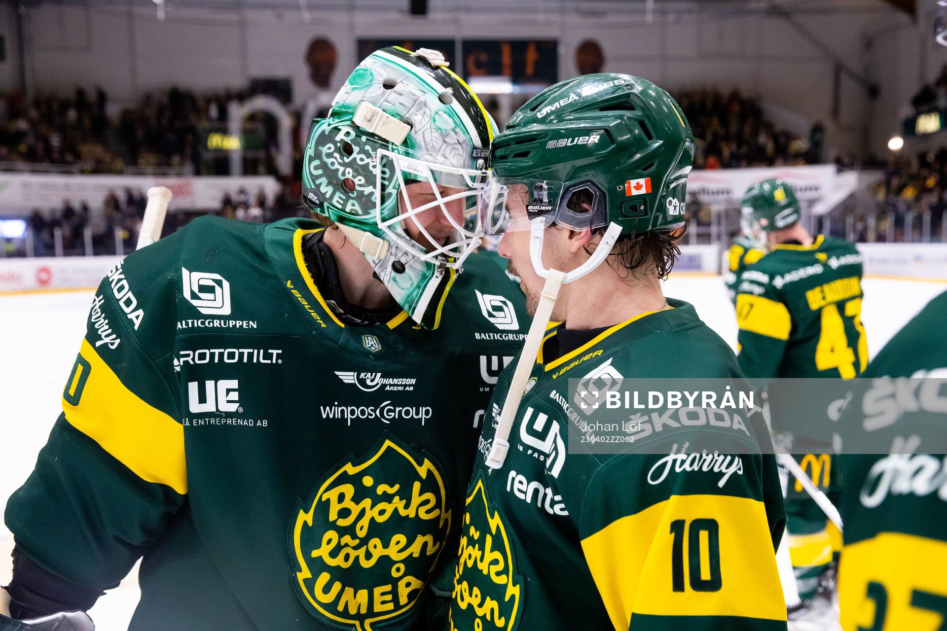 Björklövens Gerry Fitzgerald jublar med målvakt Joona