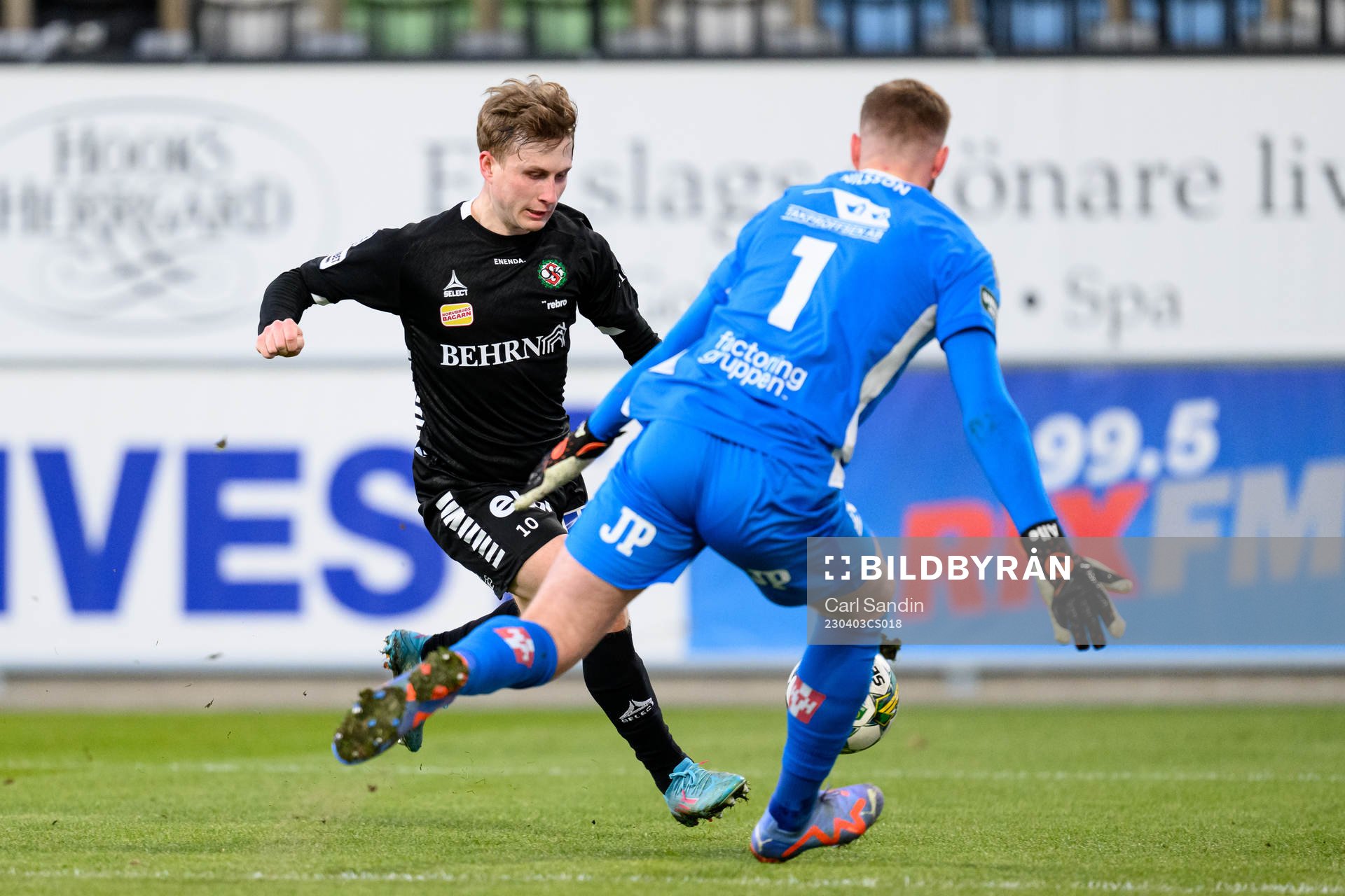 Örebros Victor Backman mot Jönköpings Södras målvakt