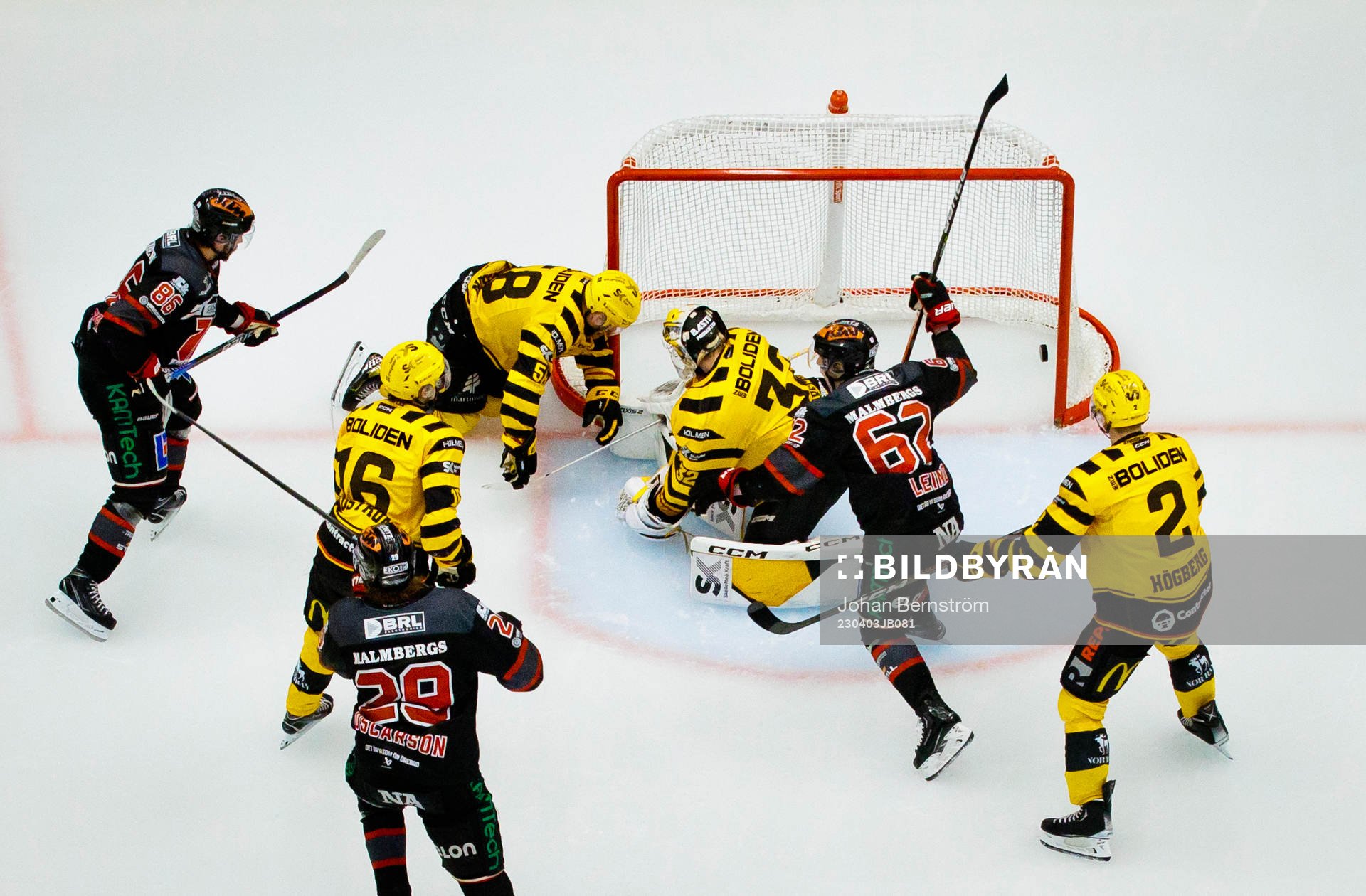 Örebros Mathias Bromé gör 3-2 på Skellefteås målvakt